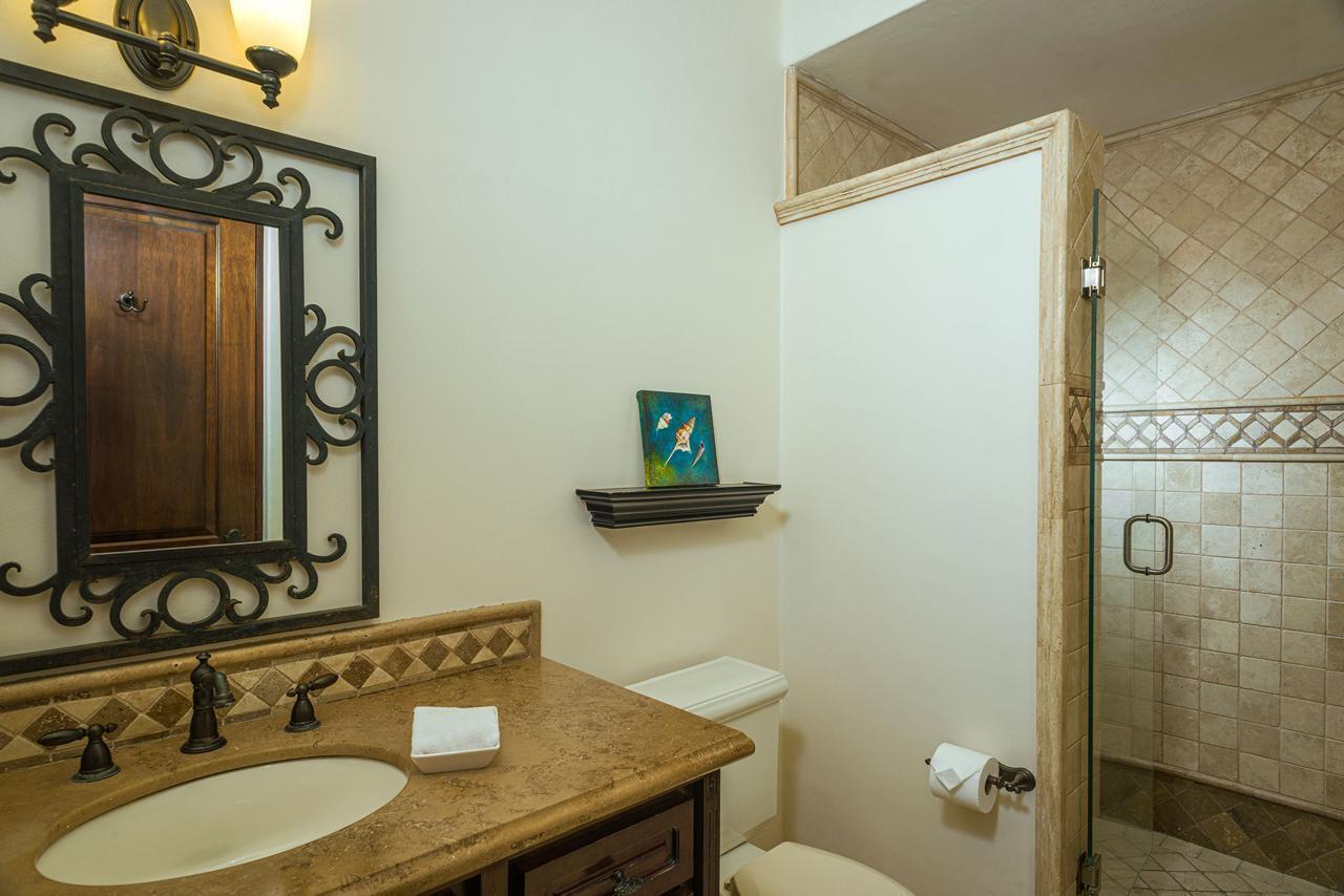 140 Camino Pacifico Alto, Villa Antigua Pedregal