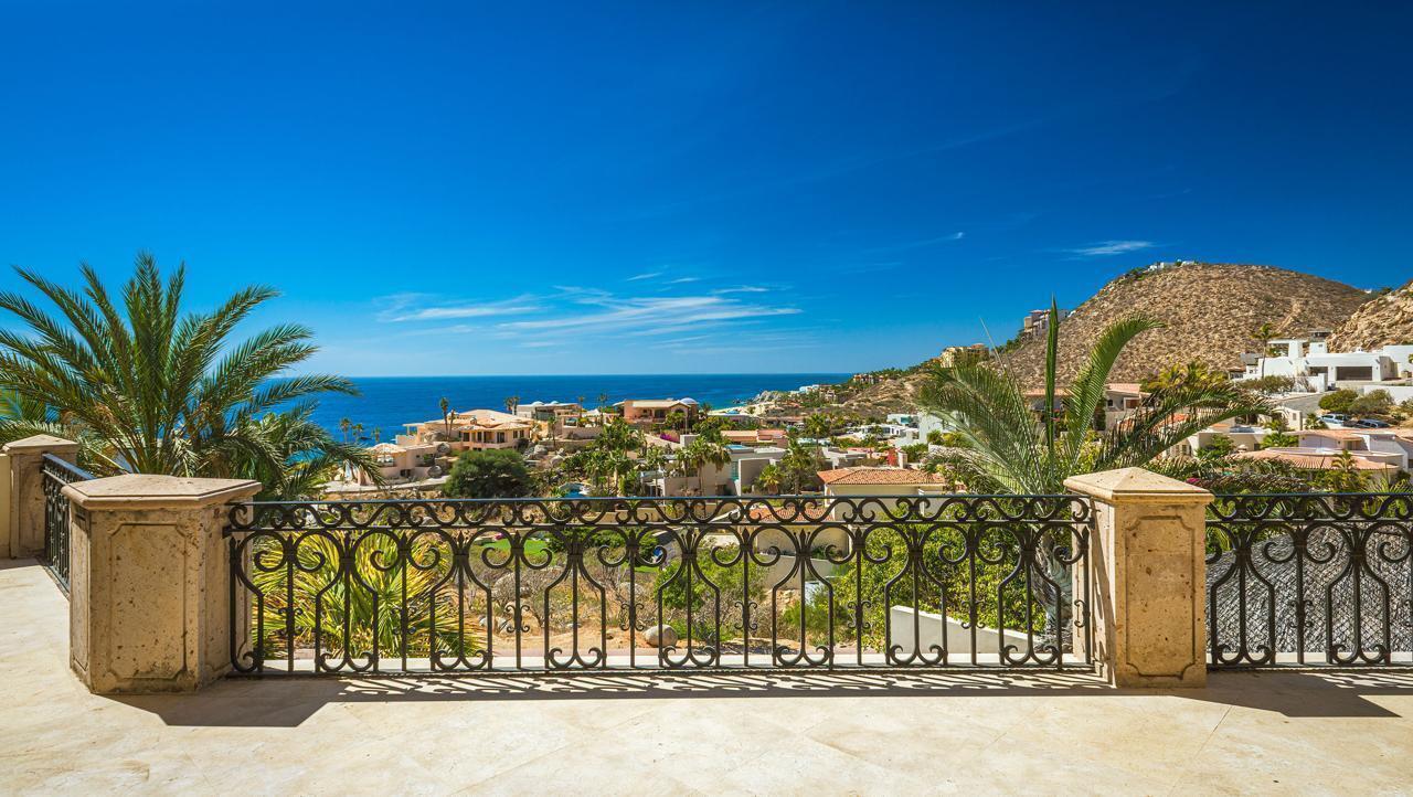 140 Camino Pacifico Alto, Villa Antigua Pedregal