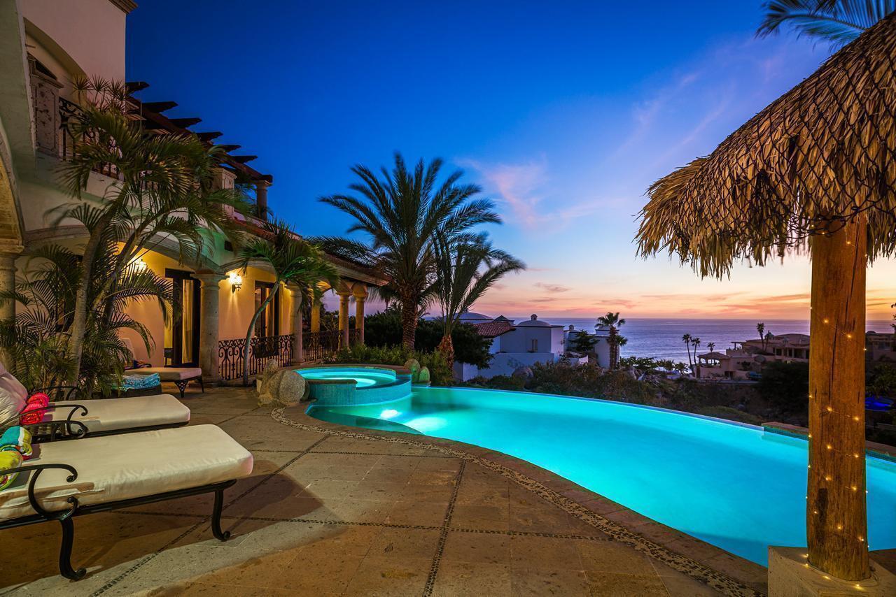 140 Camino Pacifico Alto, Villa Antigua Pedregal