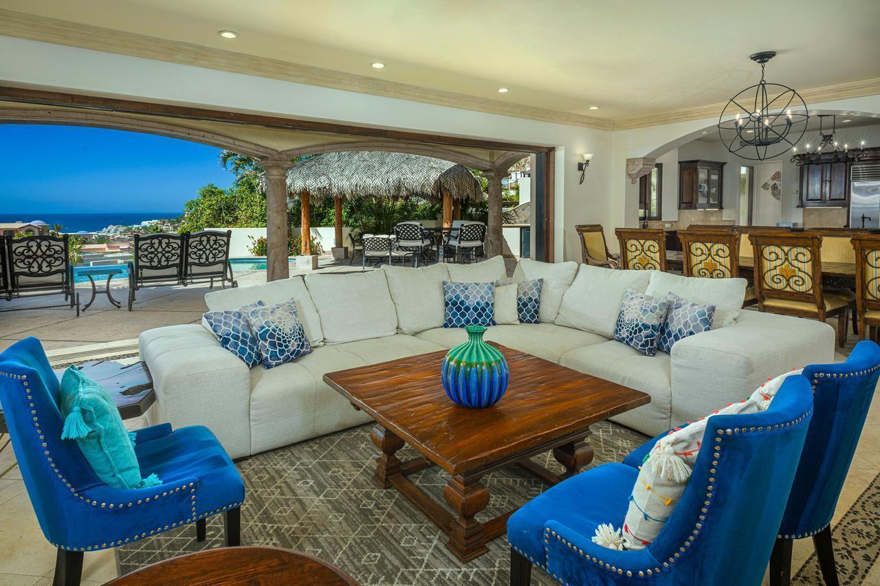 140 Camino Pacifico Alto, Villa Antigua Pedregal