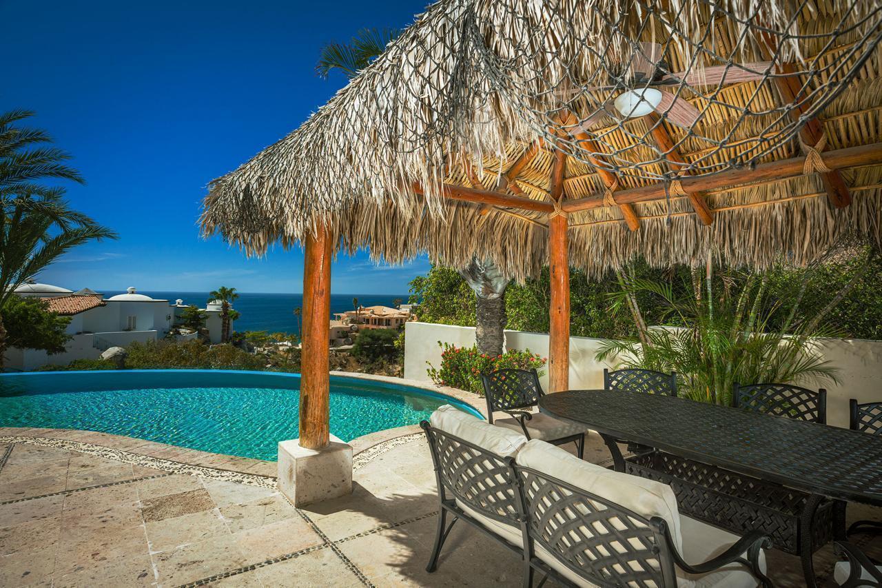 140 Camino Pacifico Alto, Villa Antigua Pedregal