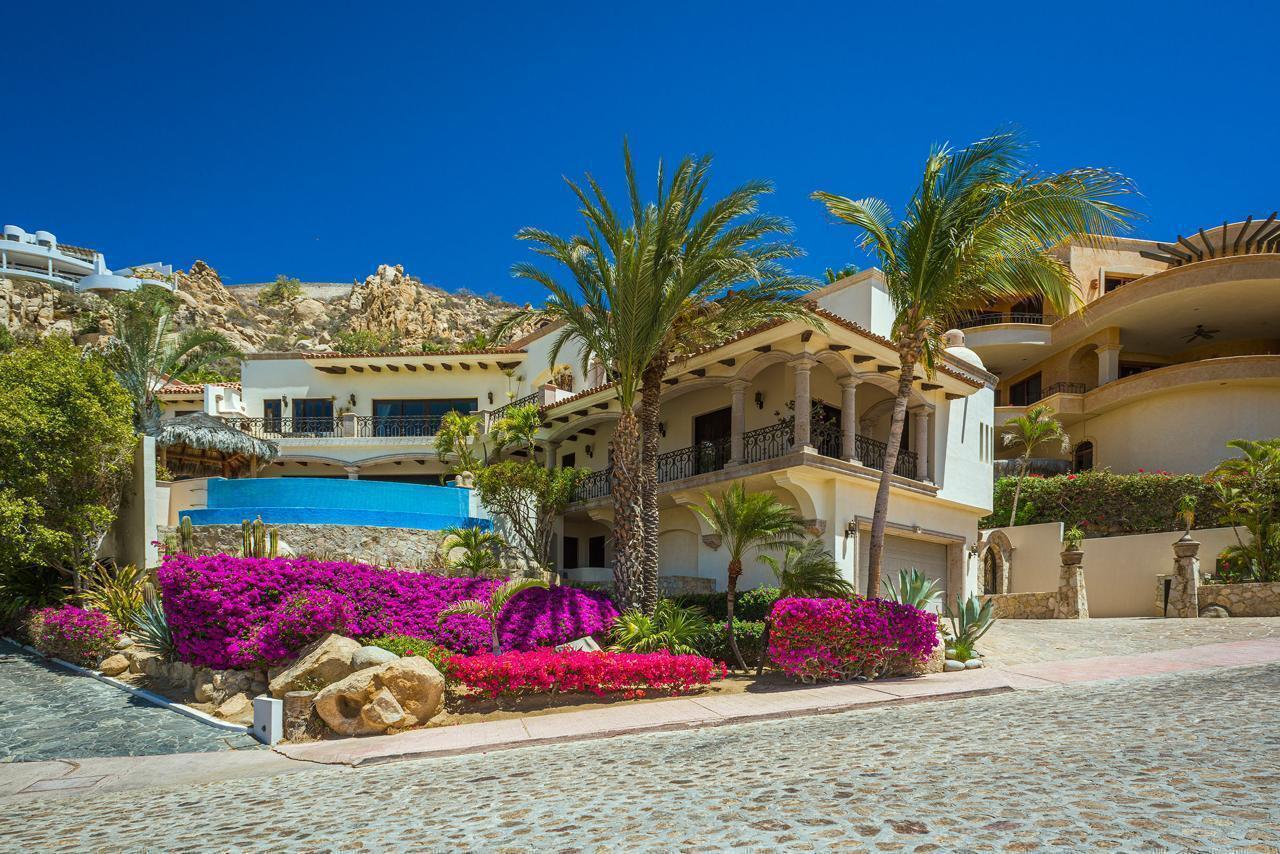 140 Camino Pacifico Alto, Villa Antigua Pedregal