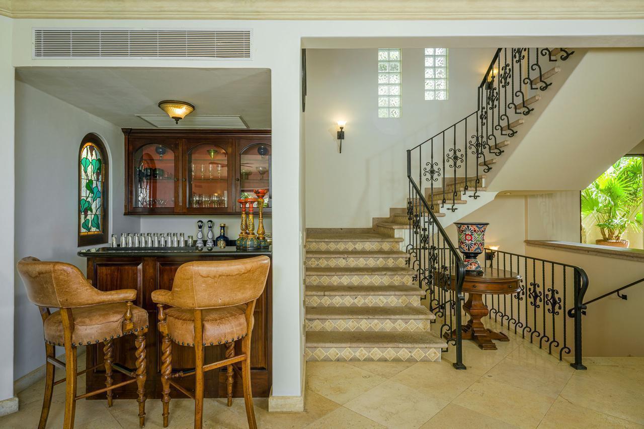 140 Camino Pacifico Alto, Villa Antigua Pedregal