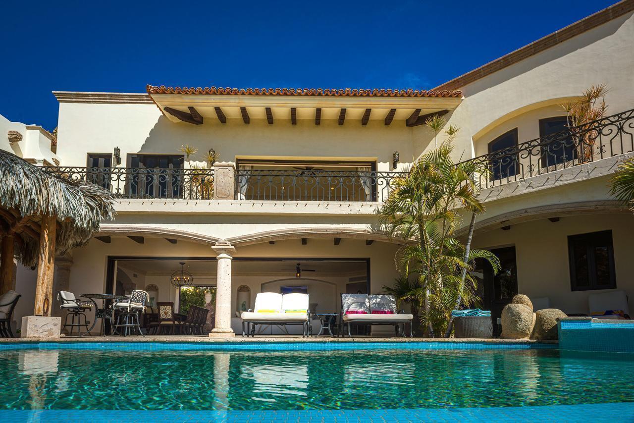 140 Camino Pacifico Alto, Villa Antigua Pedregal