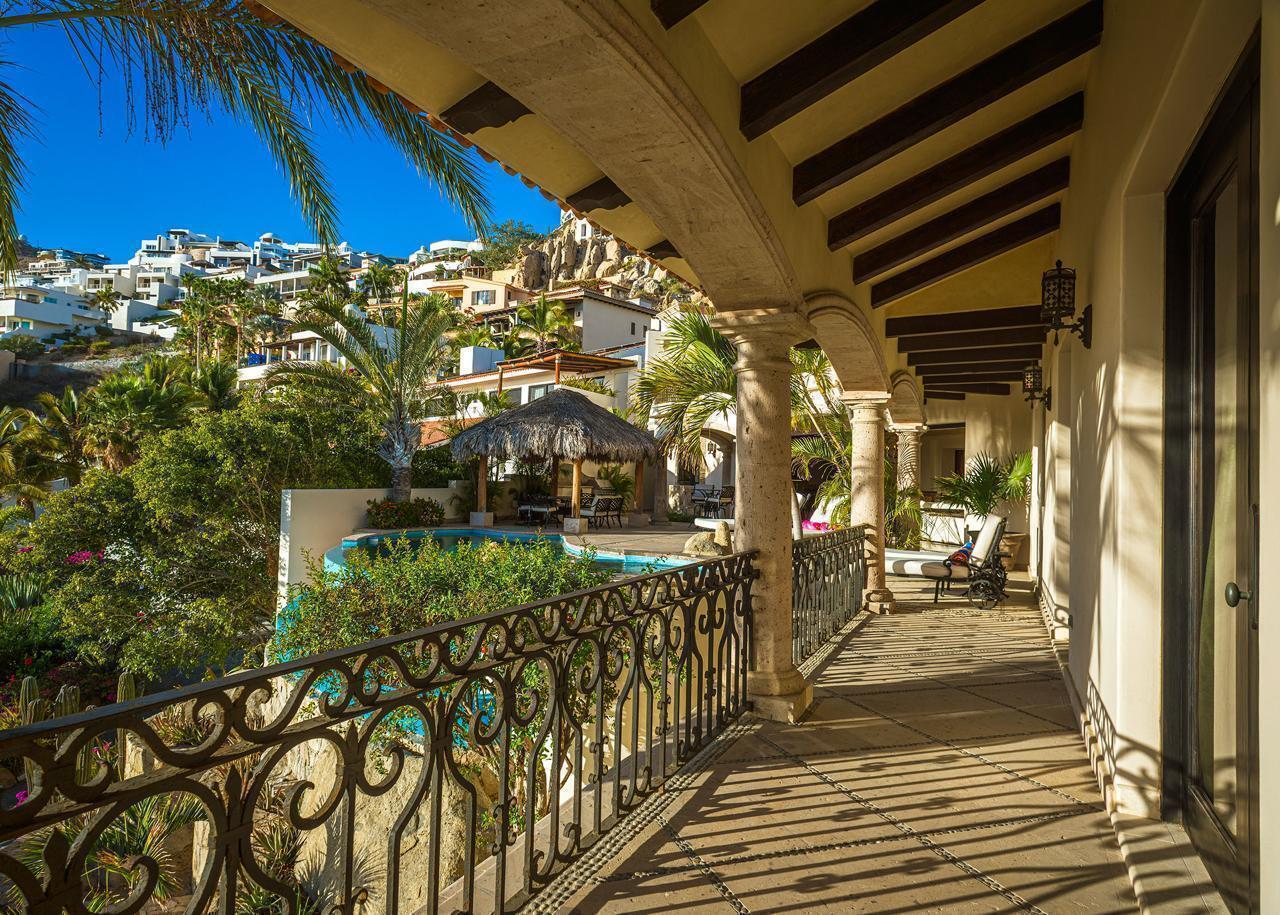 140 Camino Pacifico Alto, Villa Antigua Pedregal