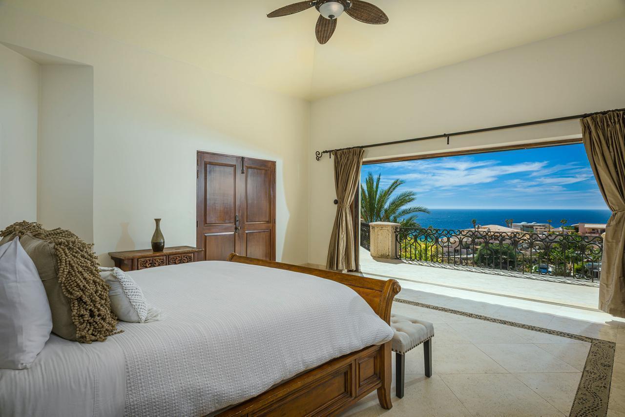 140 Camino Pacifico Alto, Villa Antigua Pedregal