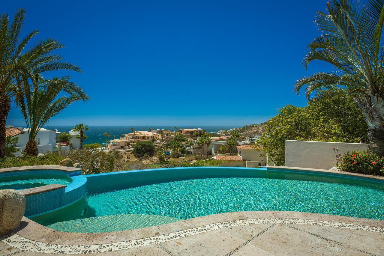 140 Camino Pacifico Alto, Villa Antigua Pedregal