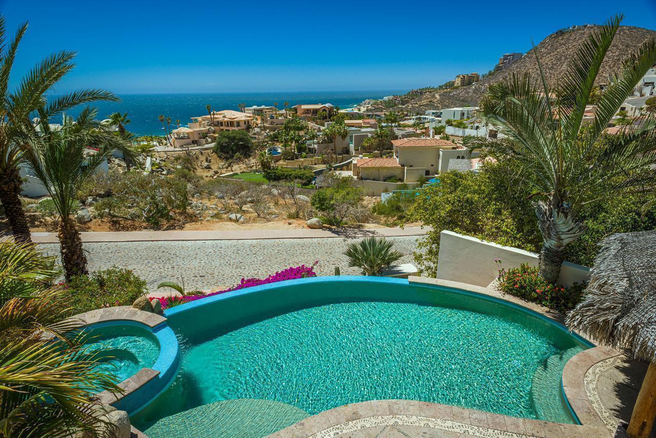 140 Camino Pacifico Alto, Villa Antigua Pedregal