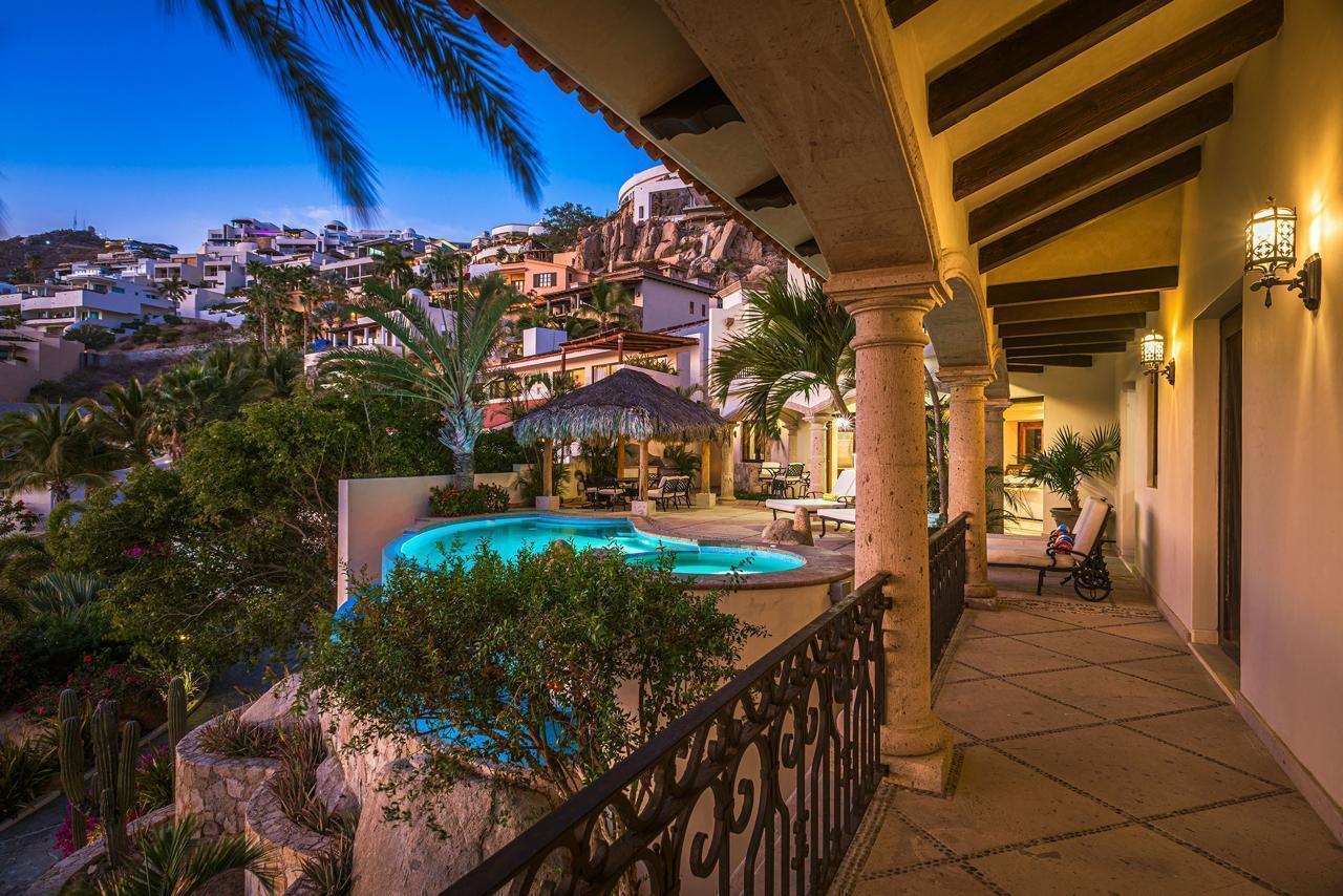 140 Camino Pacifico Alto, Villa Antigua Pedregal