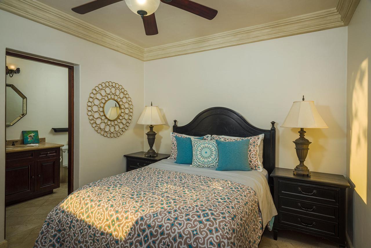 140 Camino Pacifico Alto, Villa Antigua Pedregal