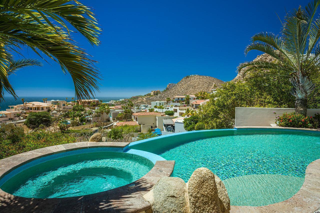 140 Camino Pacifico Alto, Villa Antigua Pedregal