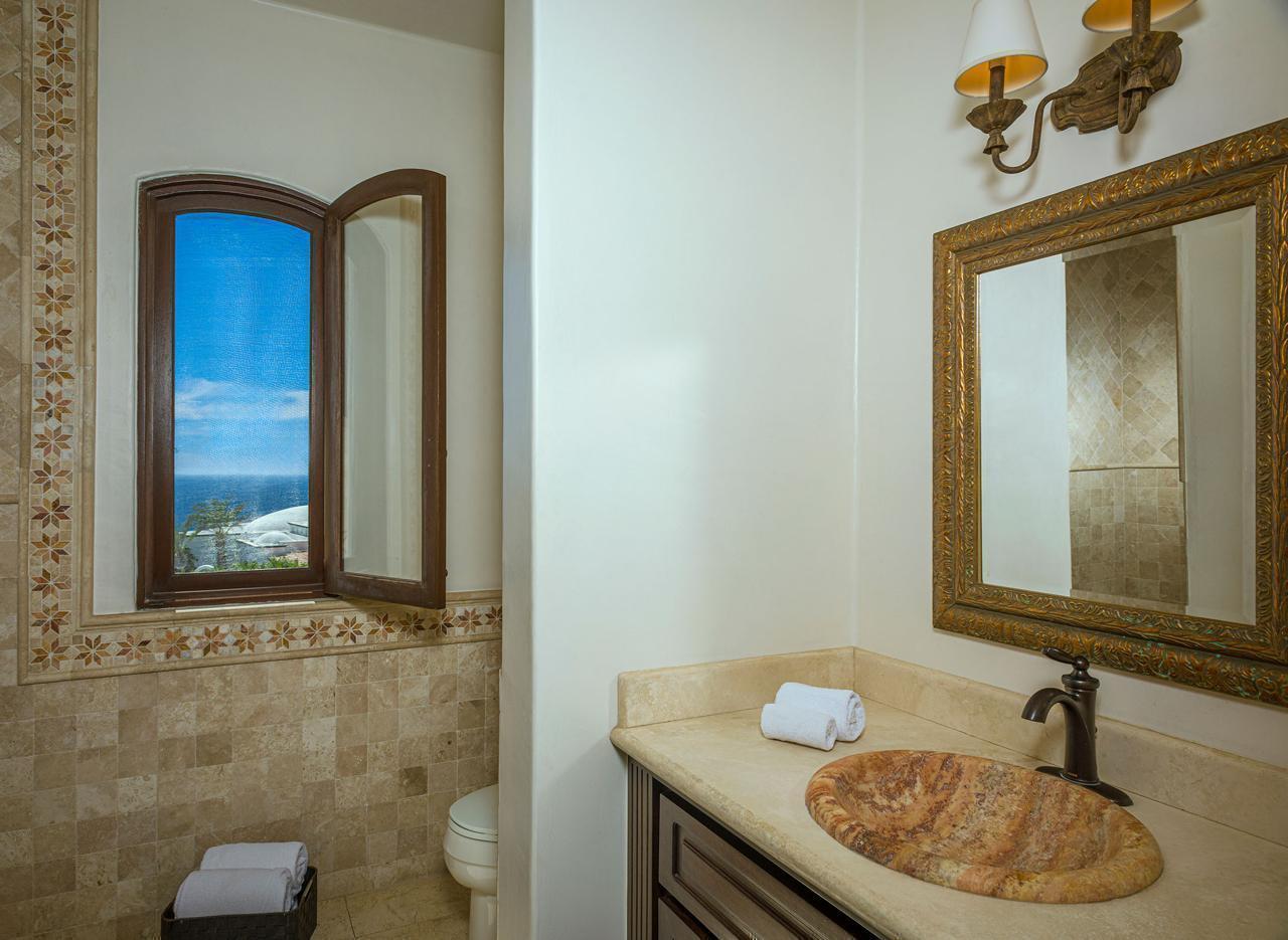 140 Camino Pacifico Alto, Villa Antigua Pedregal