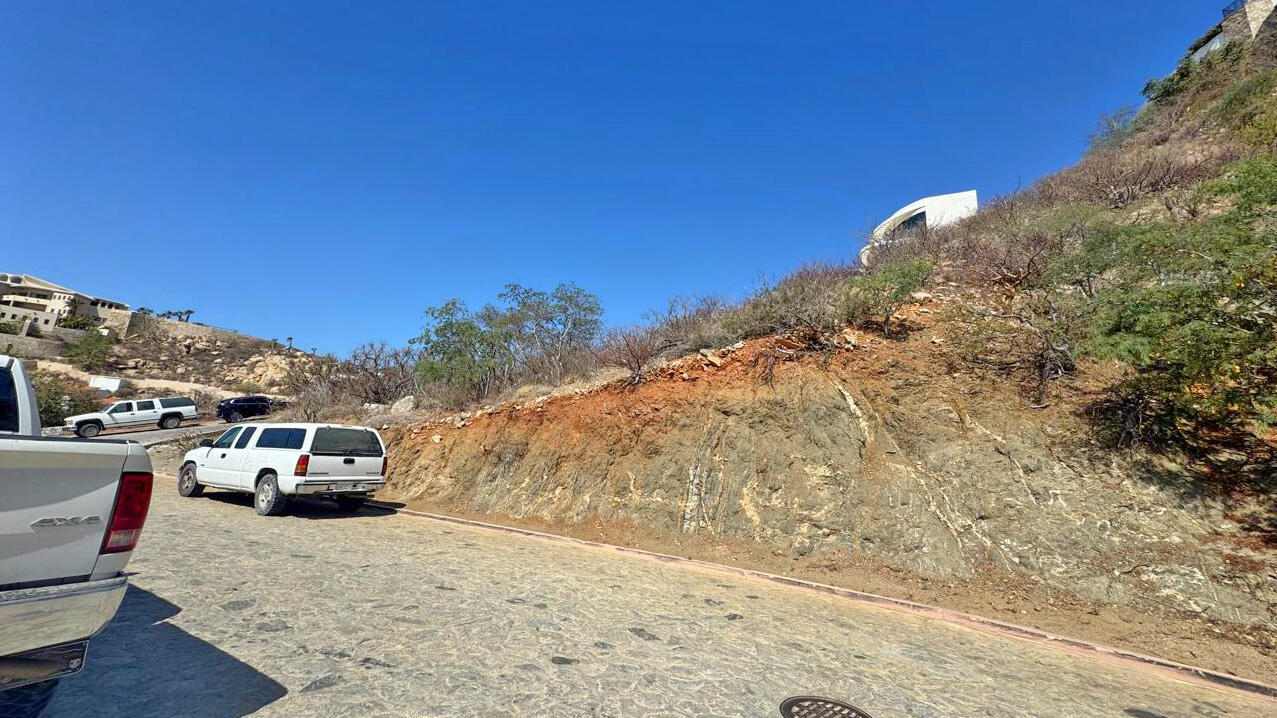 L 126/17 Pedregal, Camino del Club, Pedregal