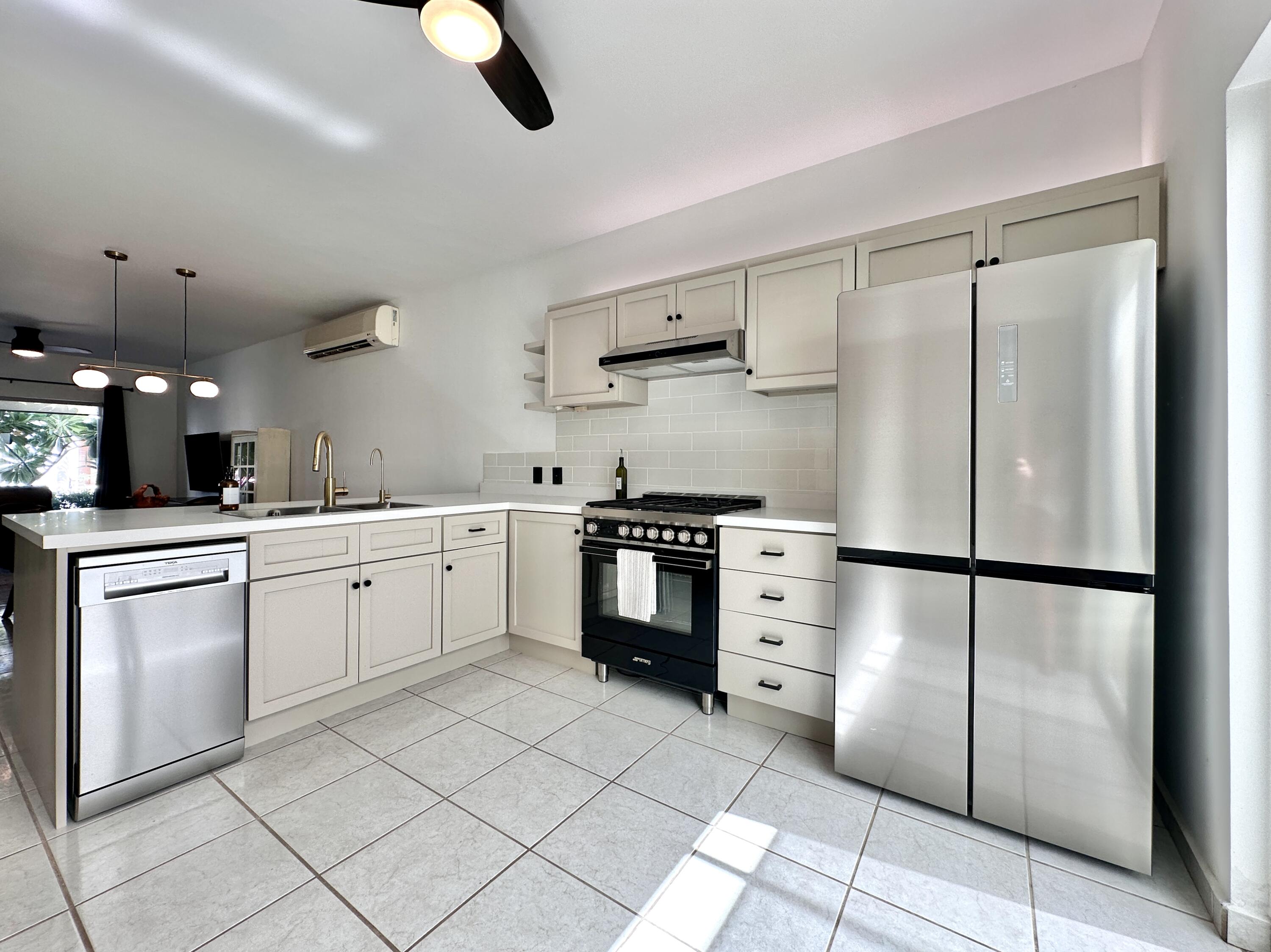 627 Calle Santa Rita, Privada La Posada