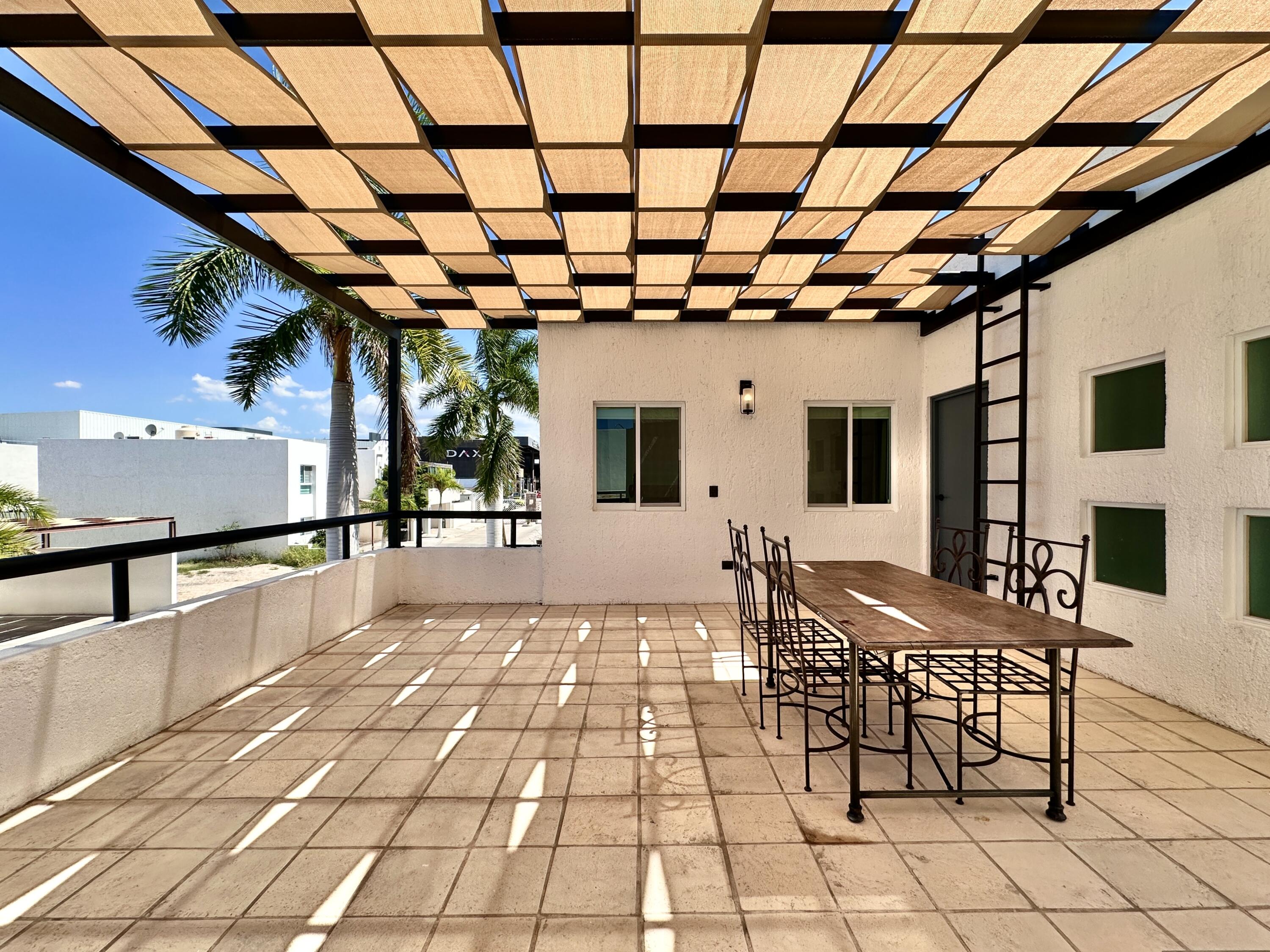 627 Calle Santa Rita, Privada La Posada