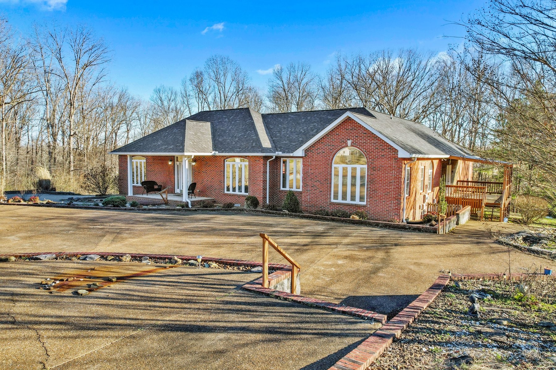 1206 N Oak Dr