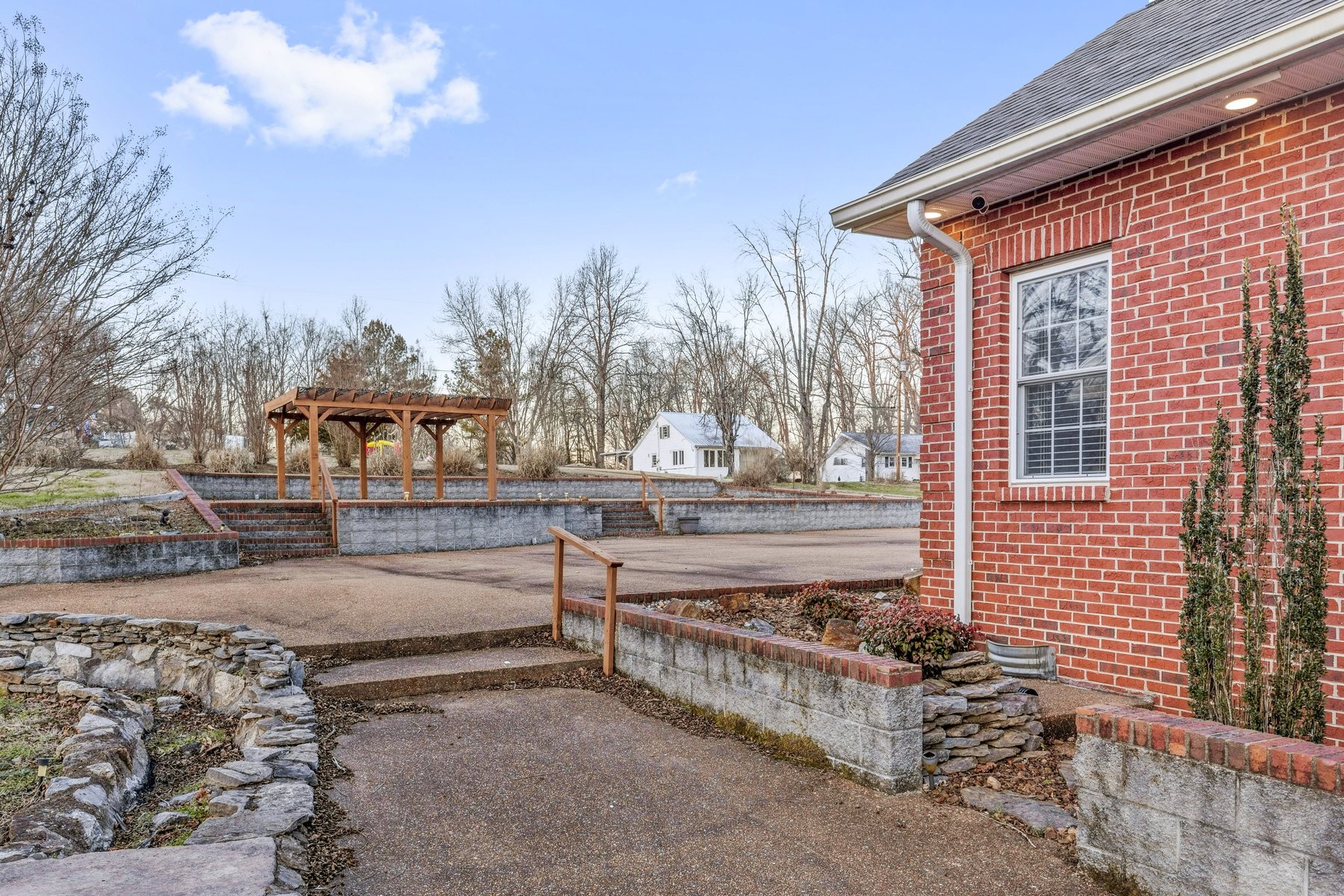 1206 N Oak Dr