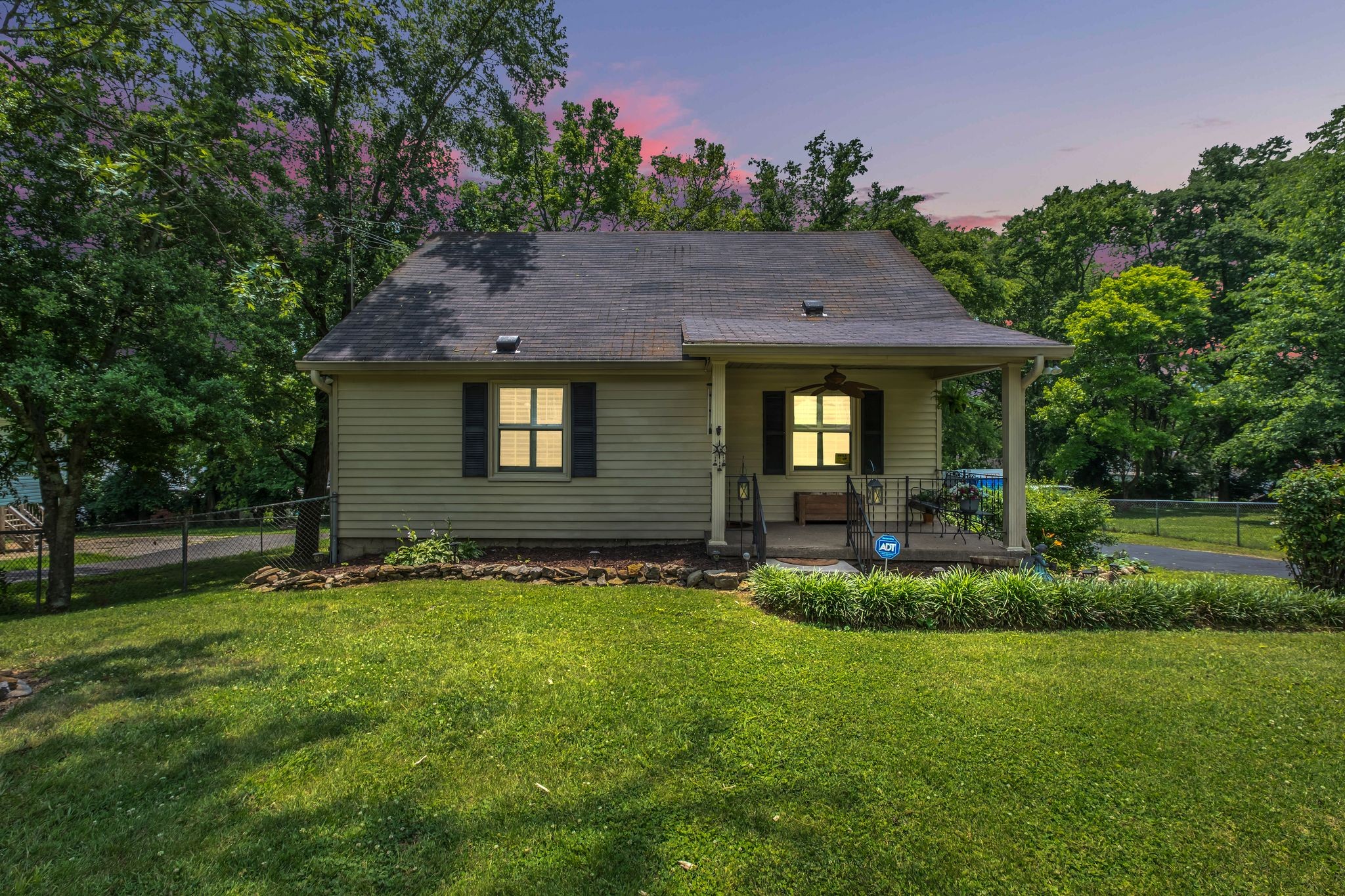 214 W Cedar St