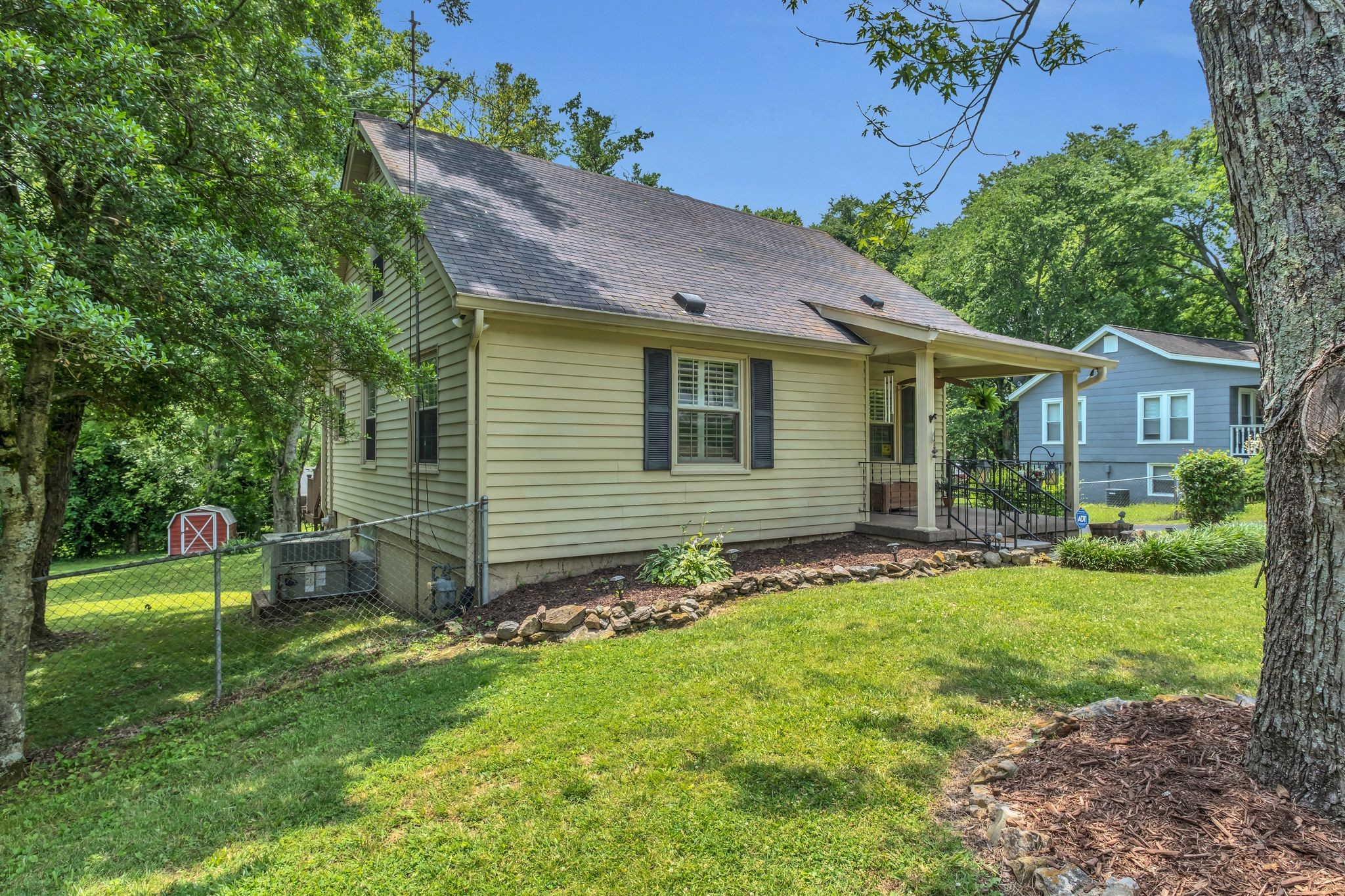 214 W Cedar St