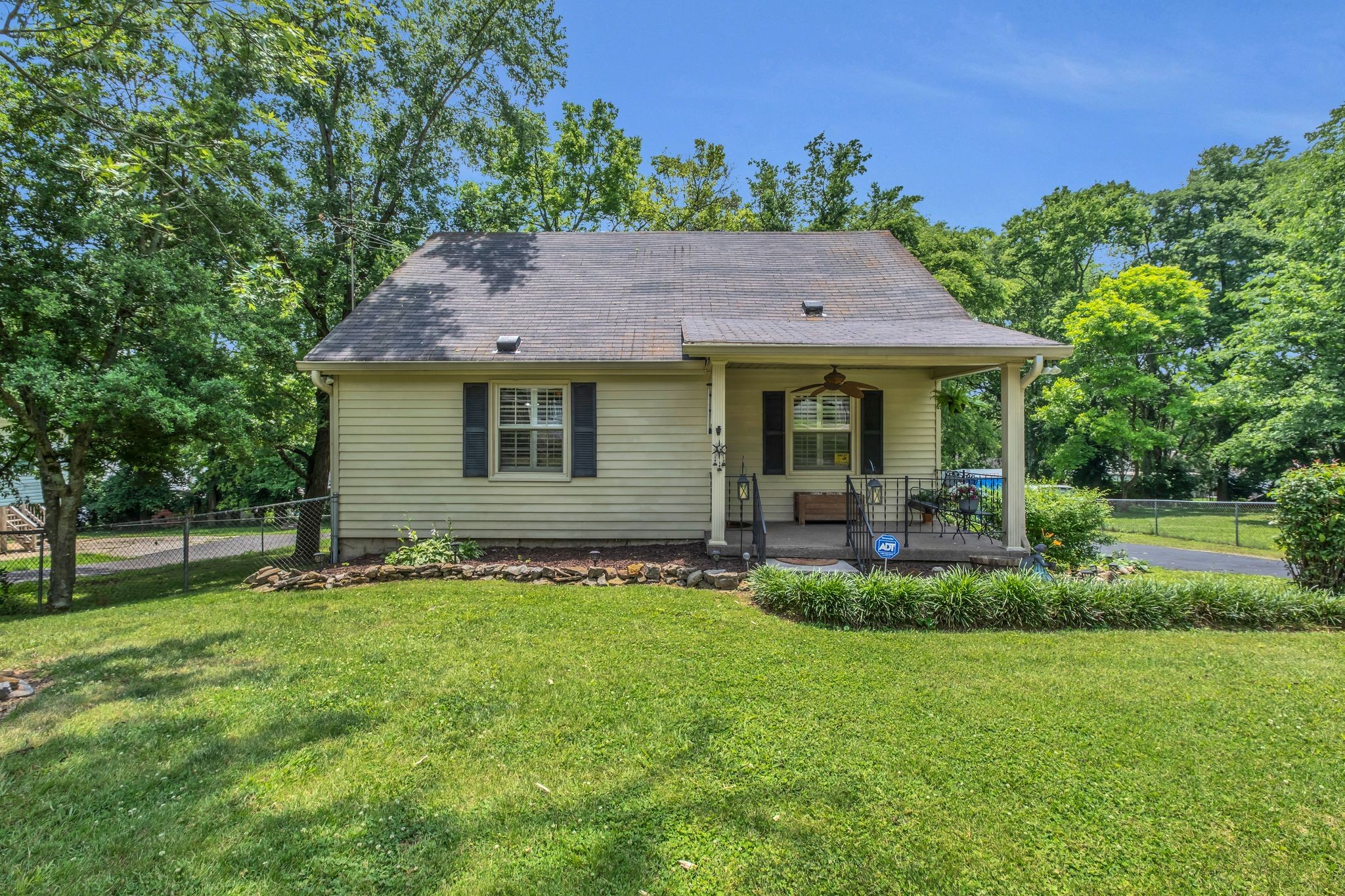214 W Cedar St