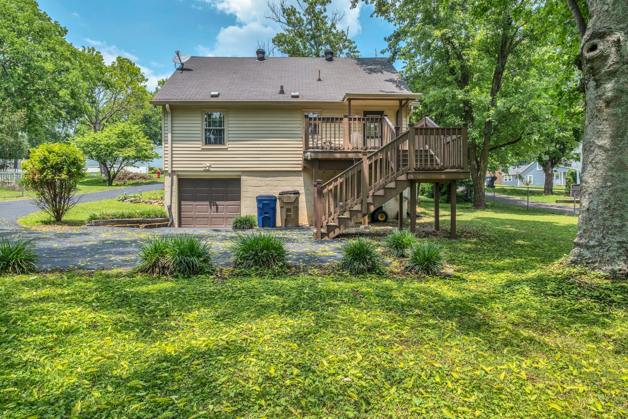 214 W Cedar St