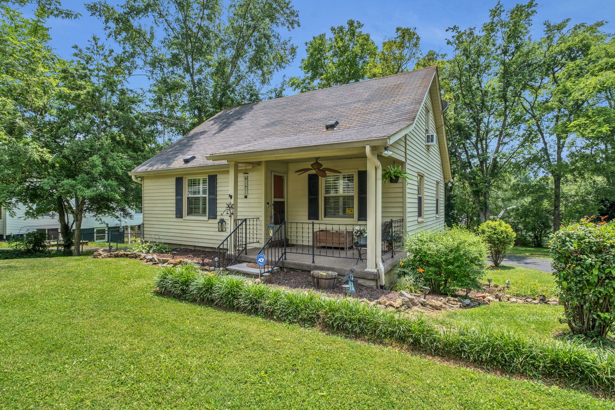 214 W Cedar St