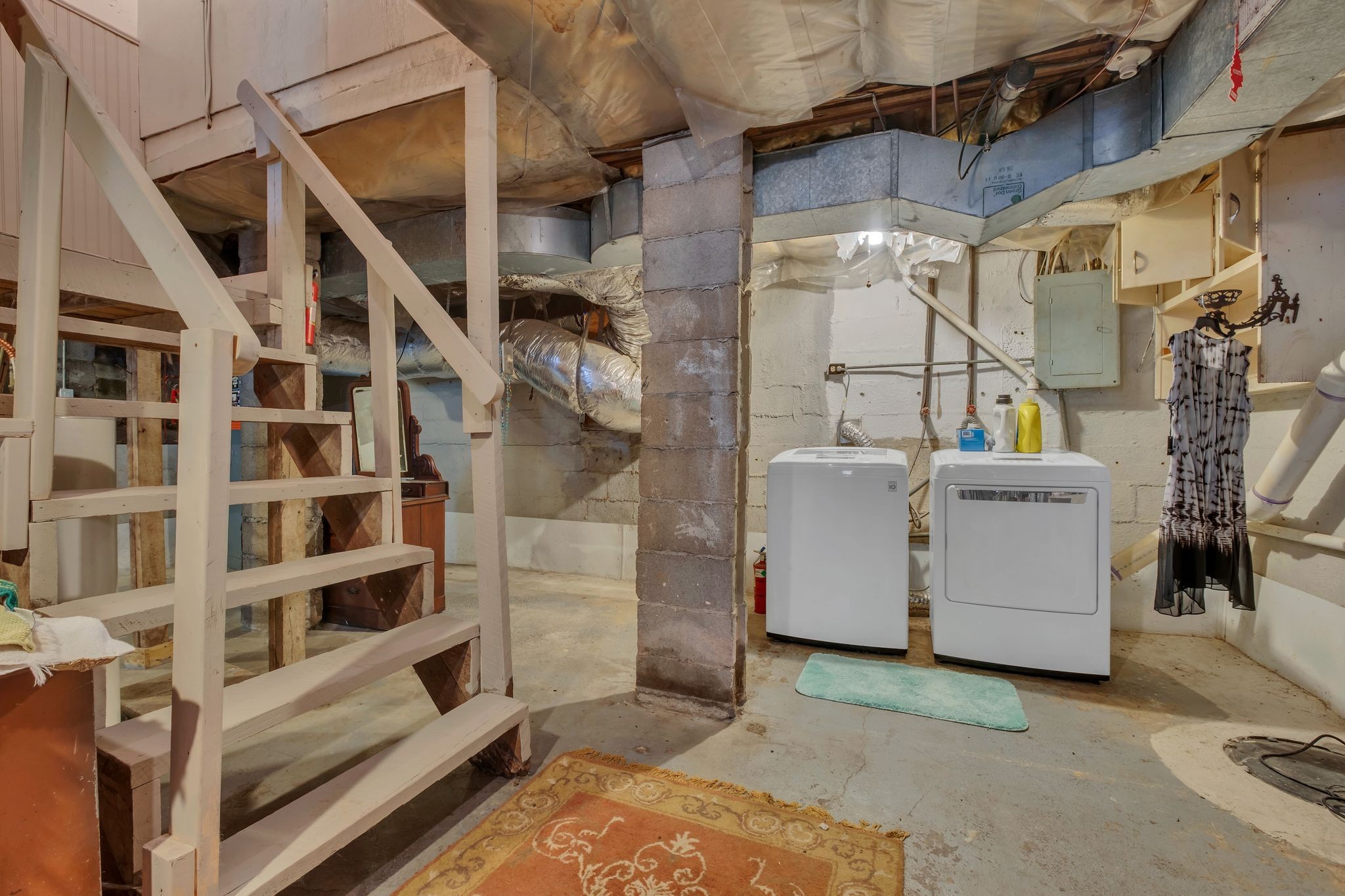 214 W Cedar St
