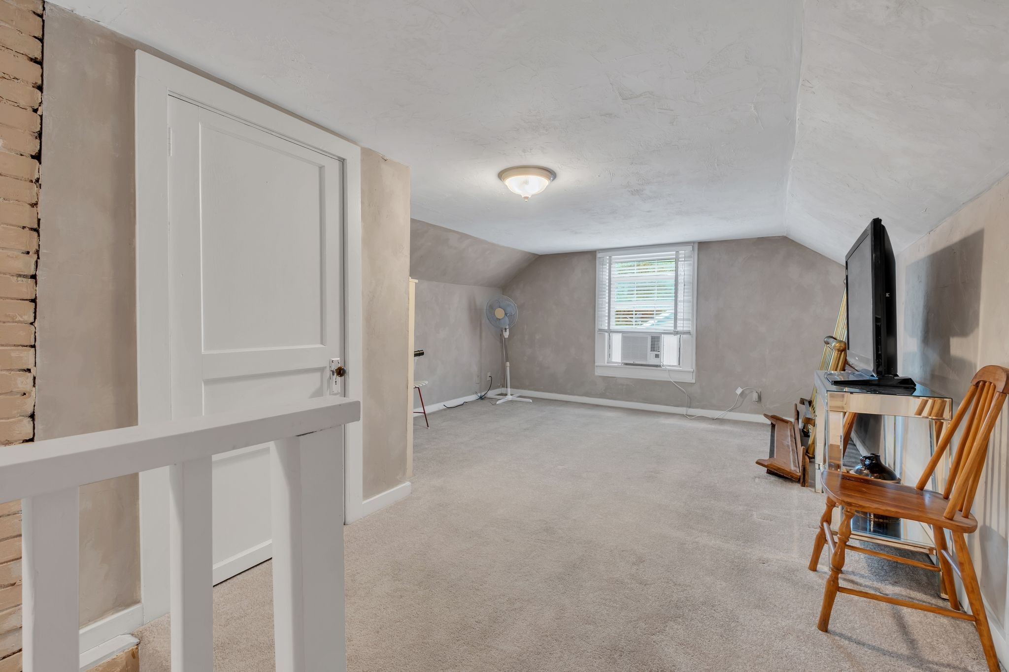 214 W Cedar St