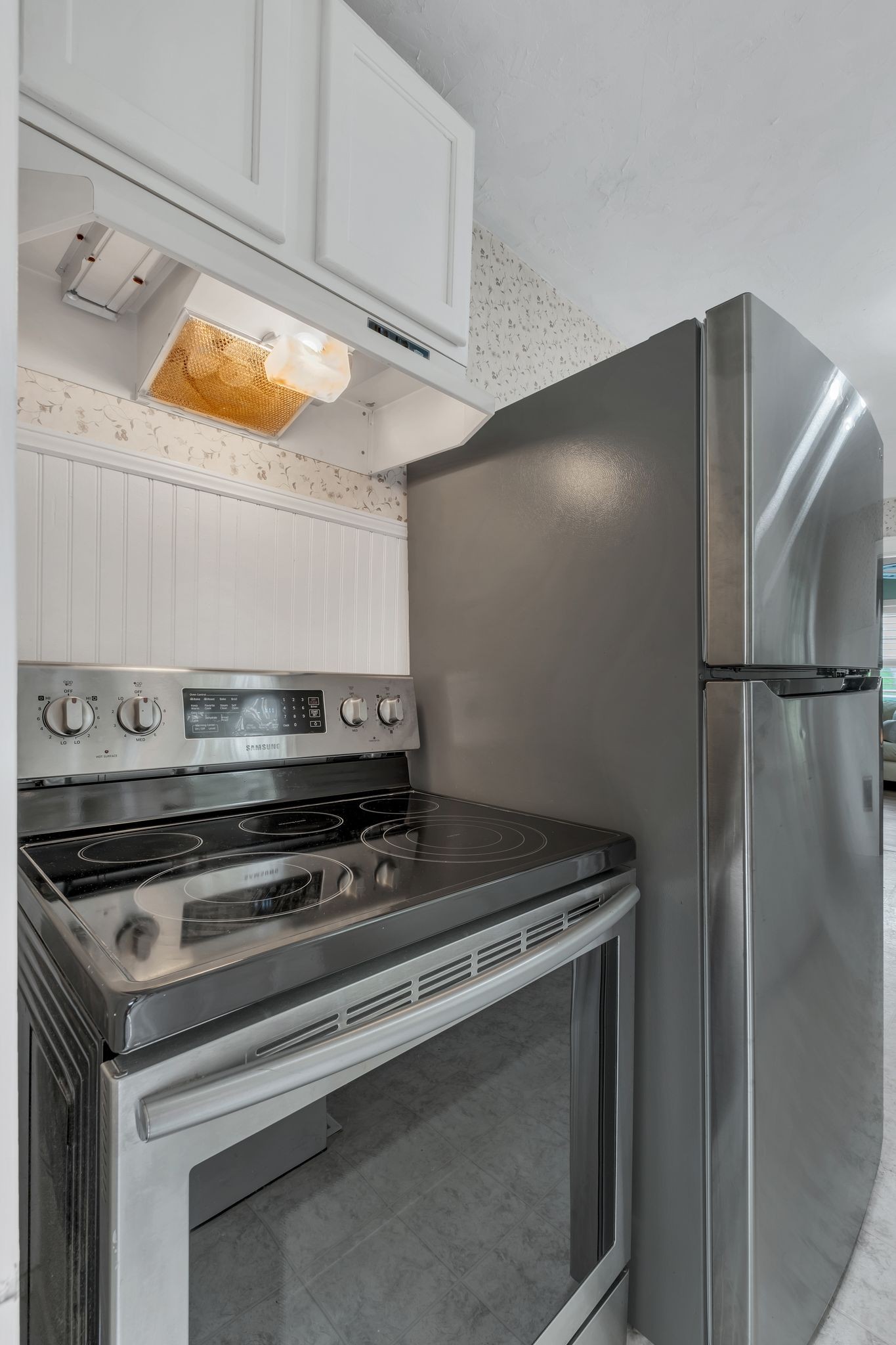 214 W Cedar St