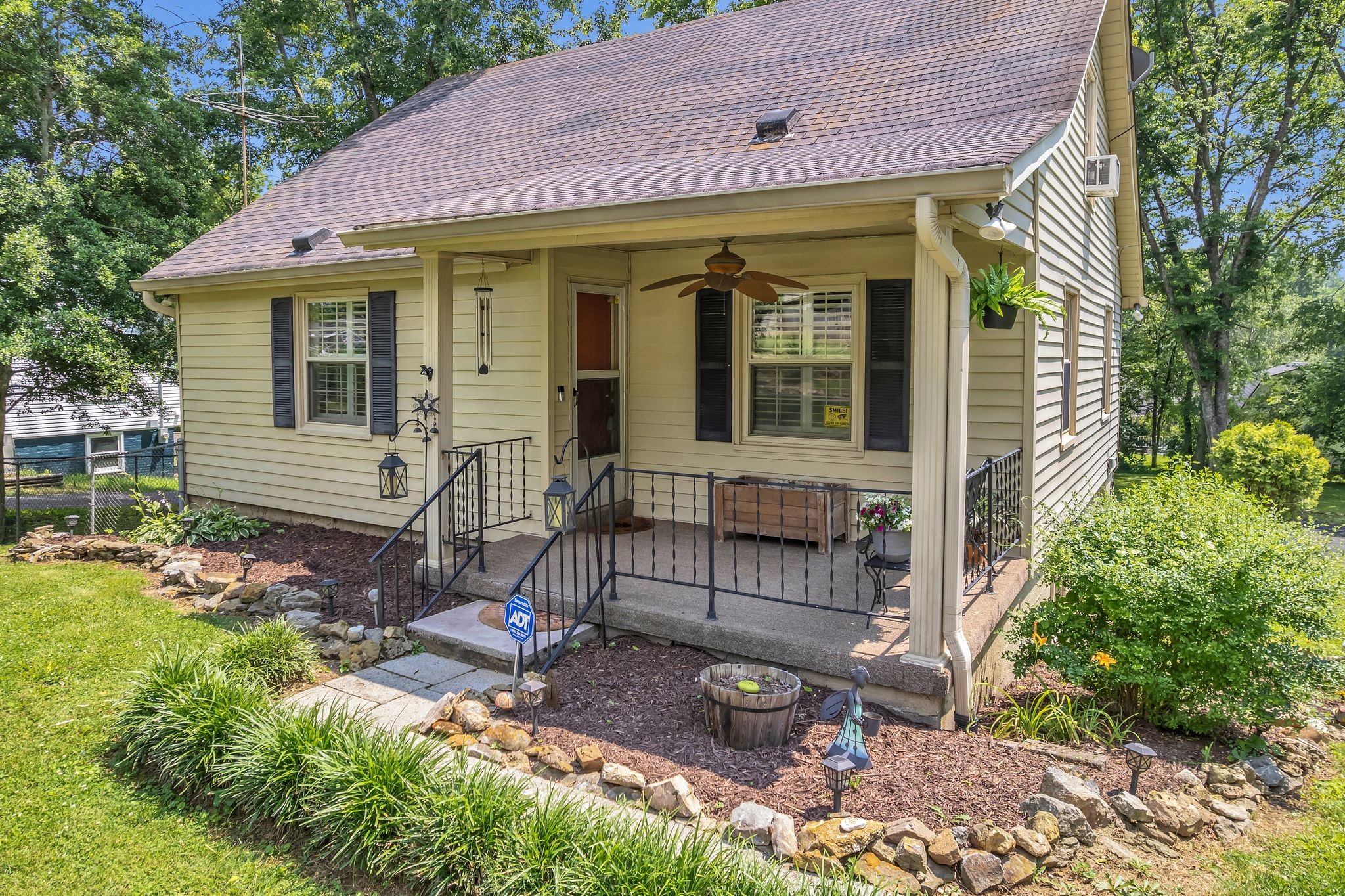 214 W Cedar St