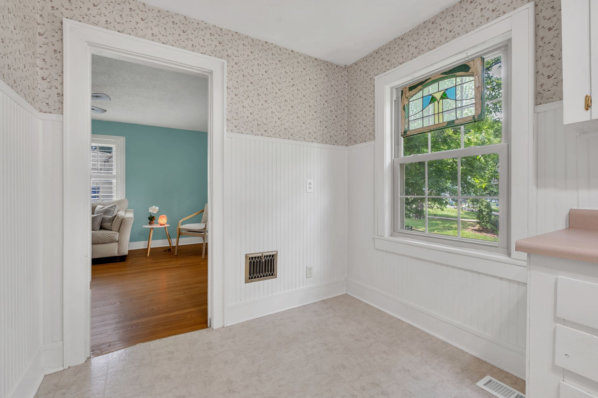 214 W Cedar St