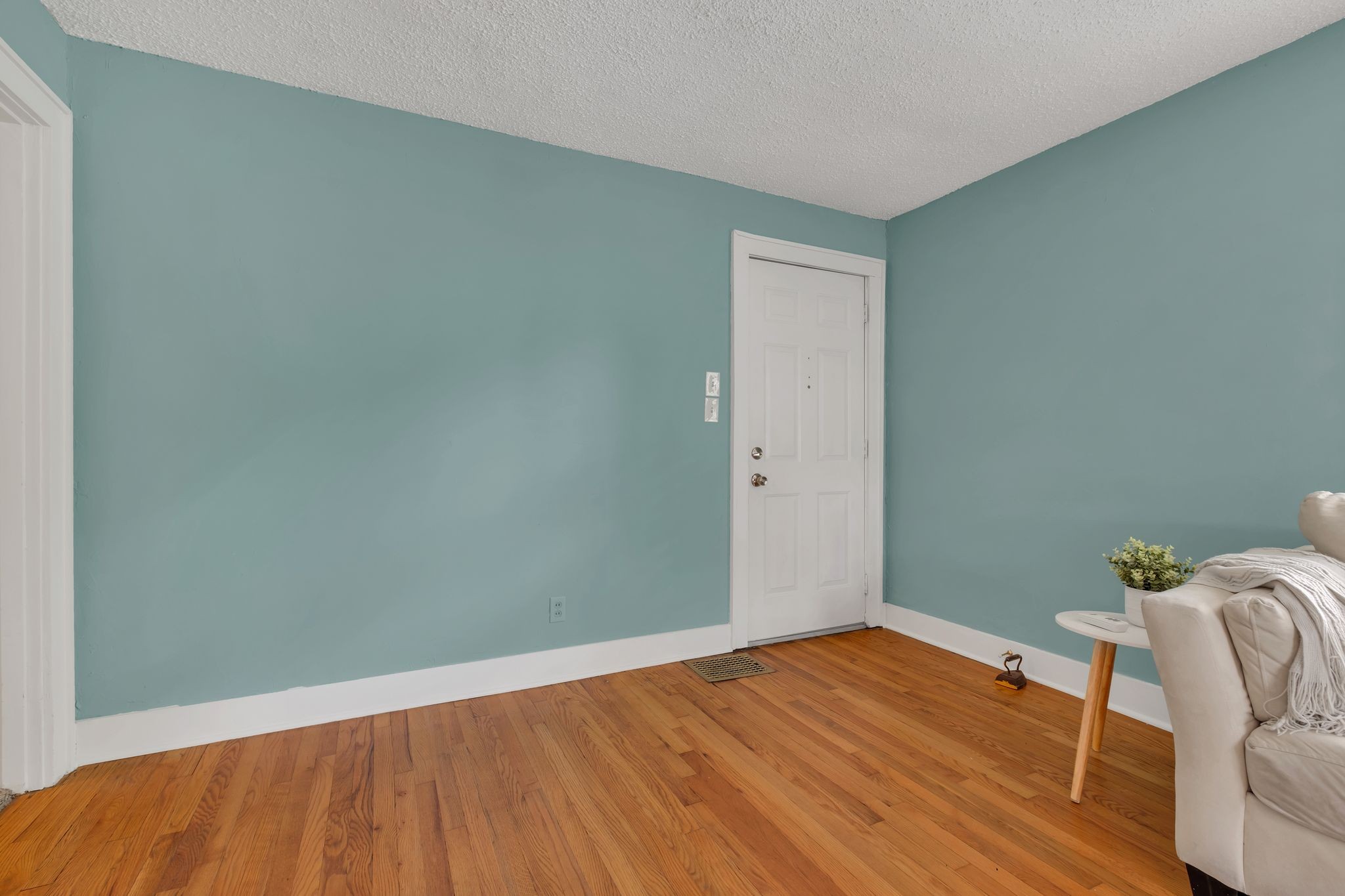 214 W Cedar St