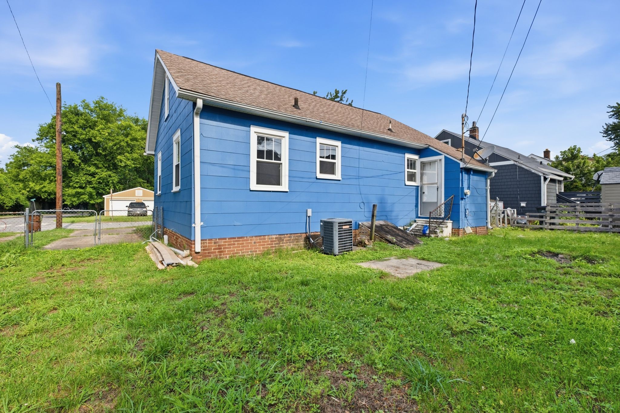 1015 Bryan St