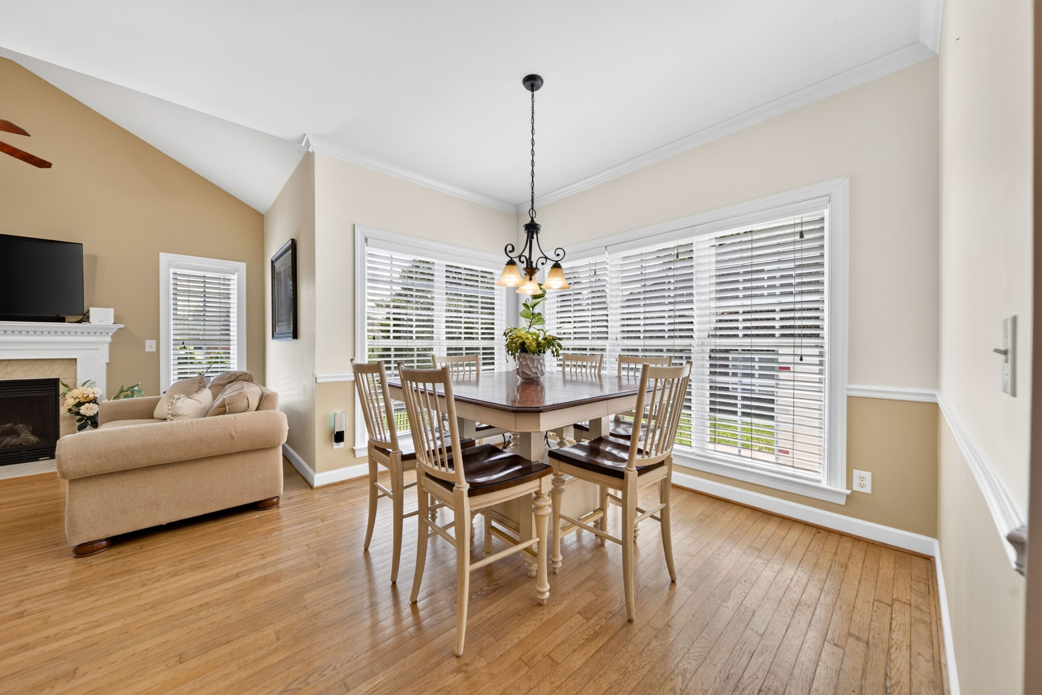 105 Beacon Light Cv