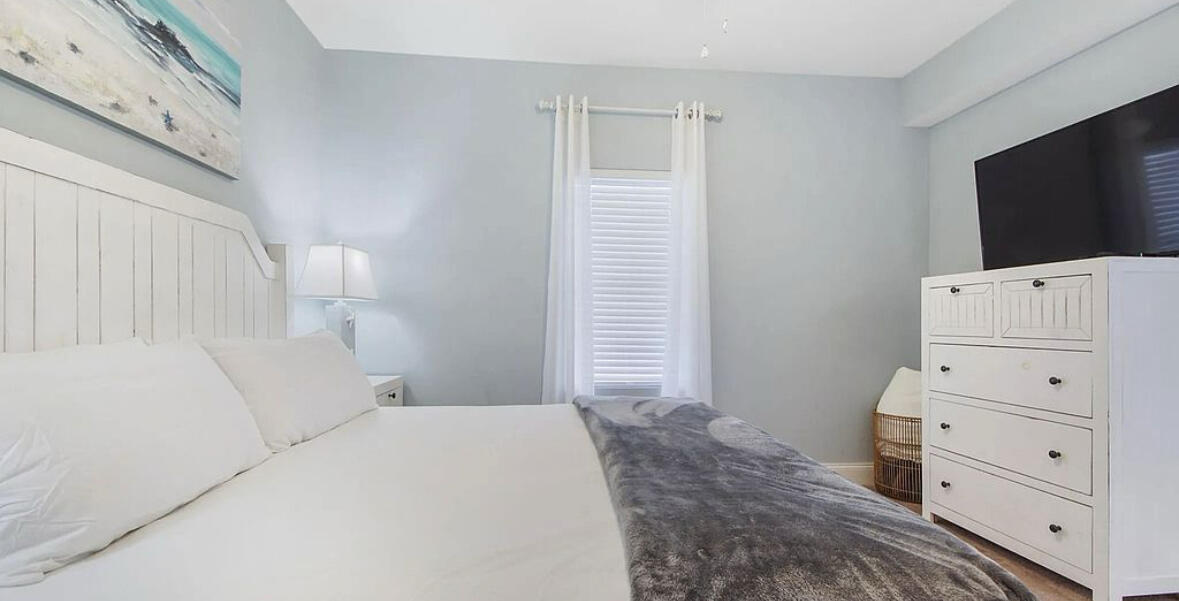 9860 S Thomas Drive, UNIT 1317