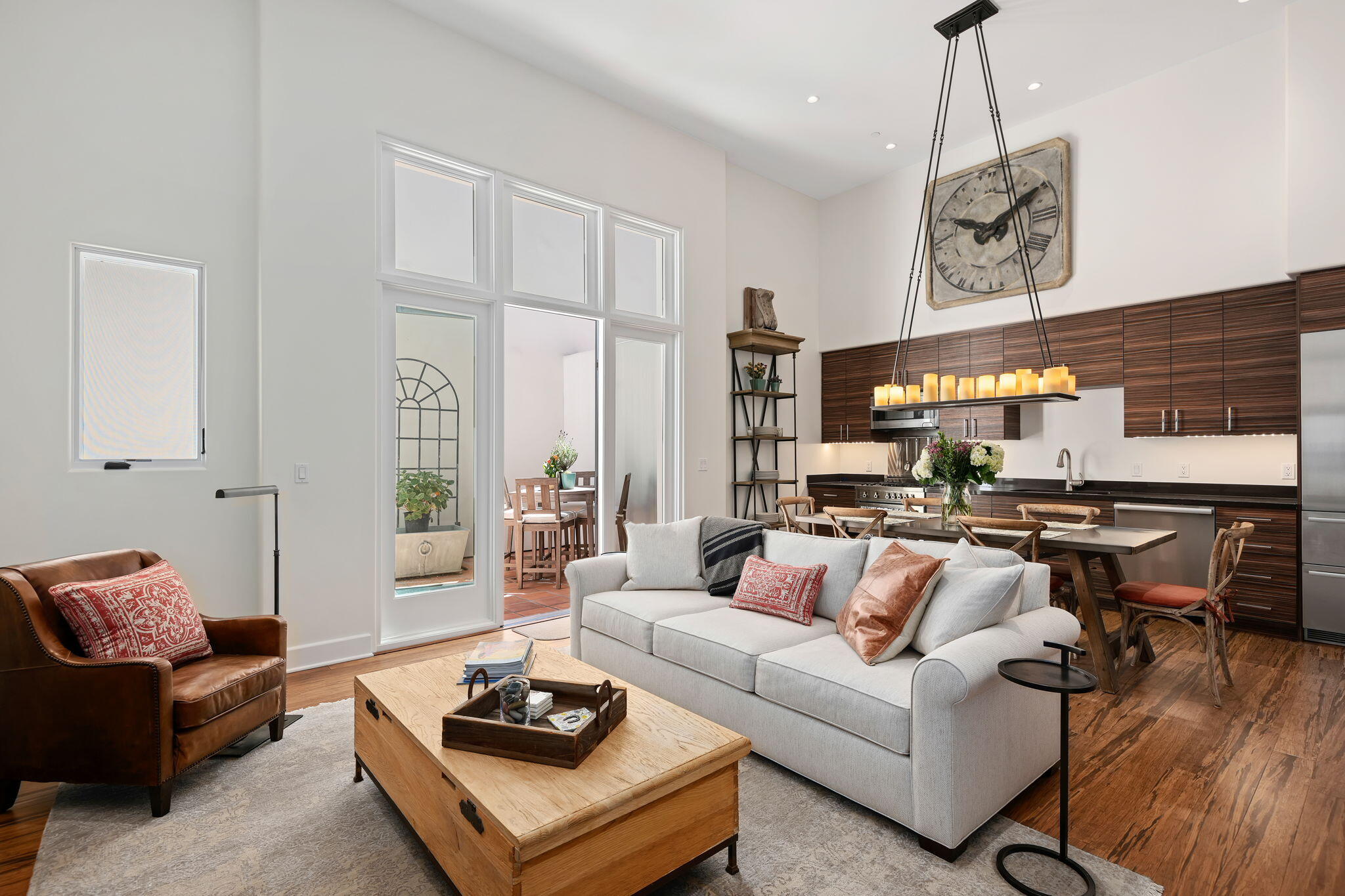 18 W Victoria Street Apt 112