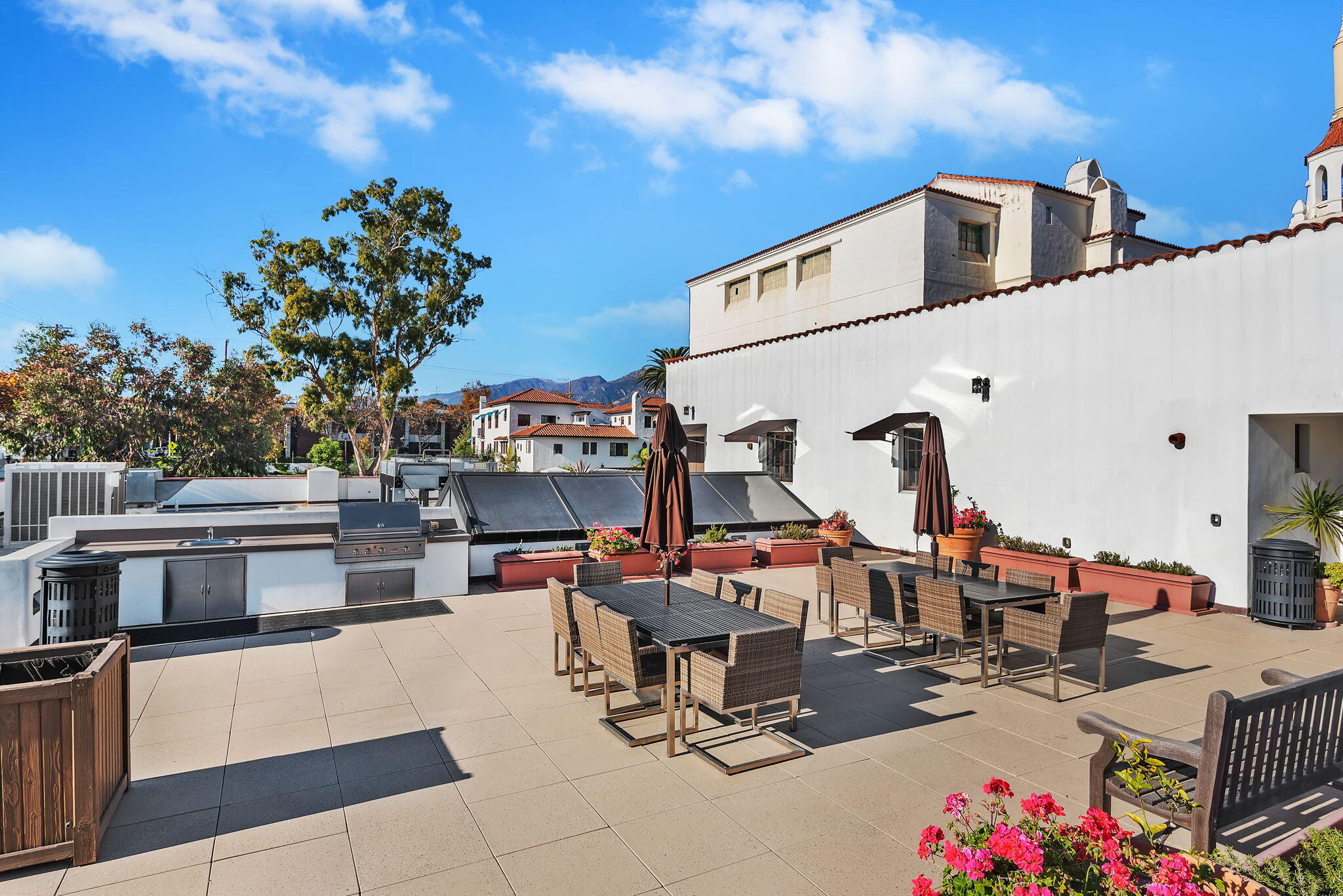 18 W Victoria Street Apt 112
