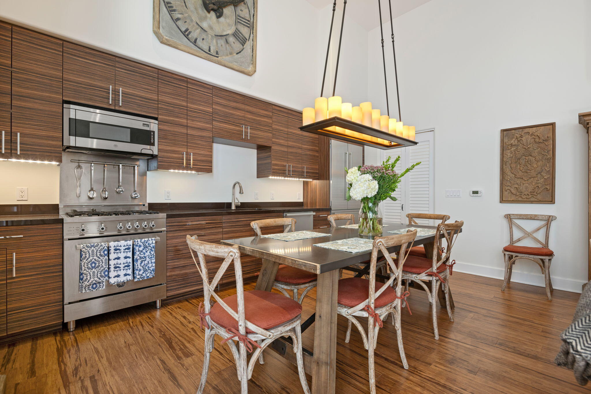 18 W Victoria Street Apt 112