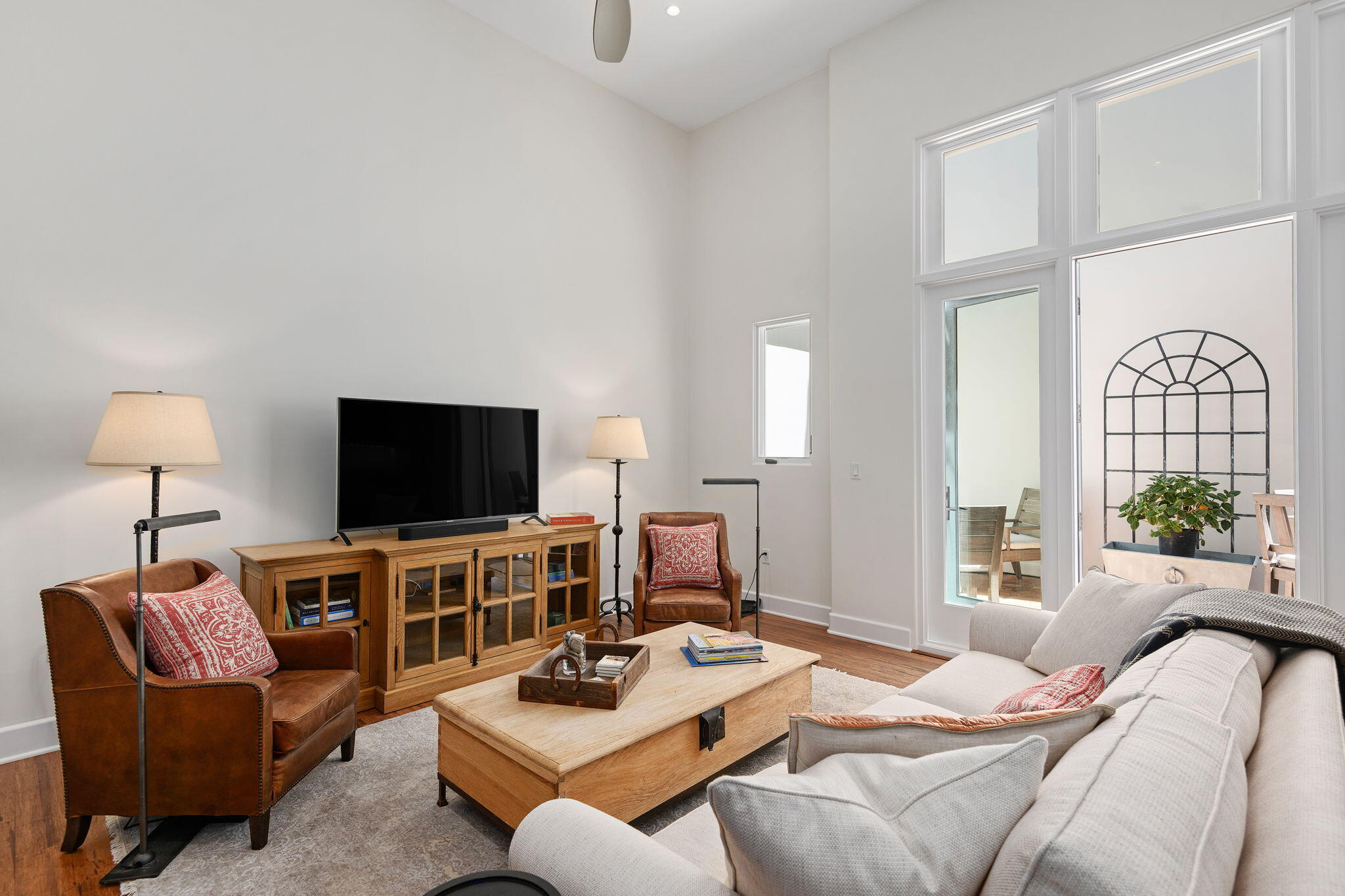 18 W Victoria Street Apt 112