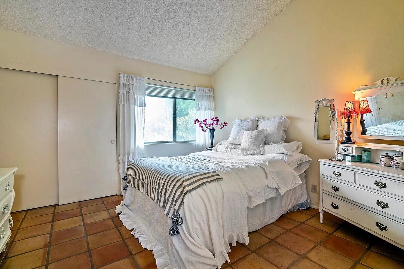 415 W Gutierrez Street Apt 16