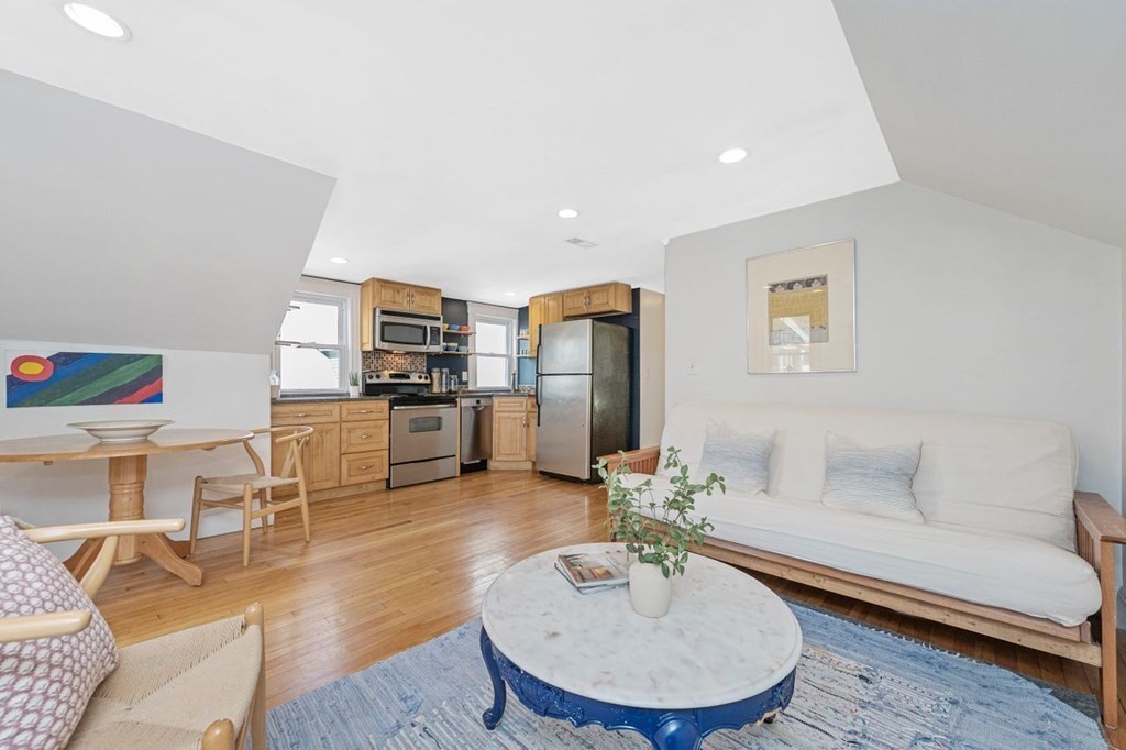 28 Fletcher St Unit: 3