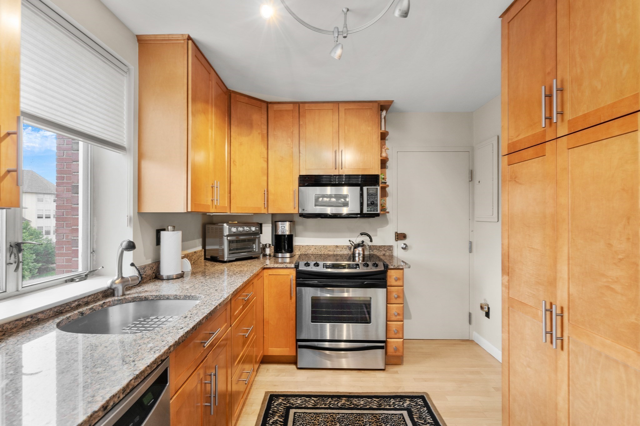 20 Hammond Pond Pkwy # 504