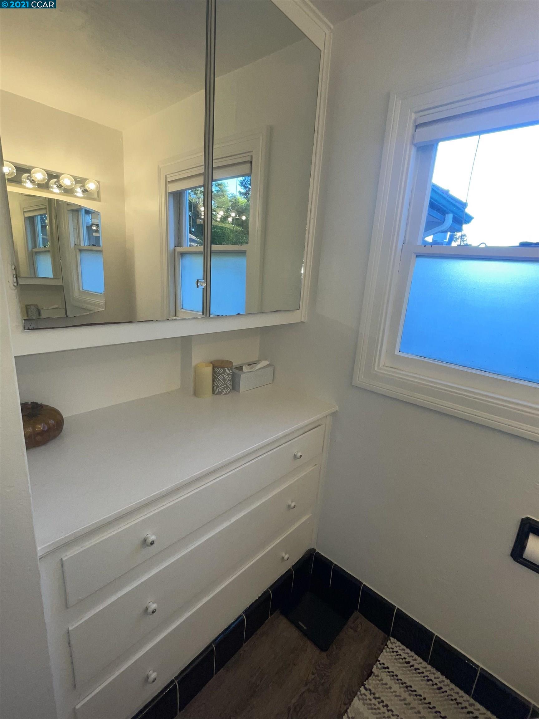 3050 College Ave Unit: 4