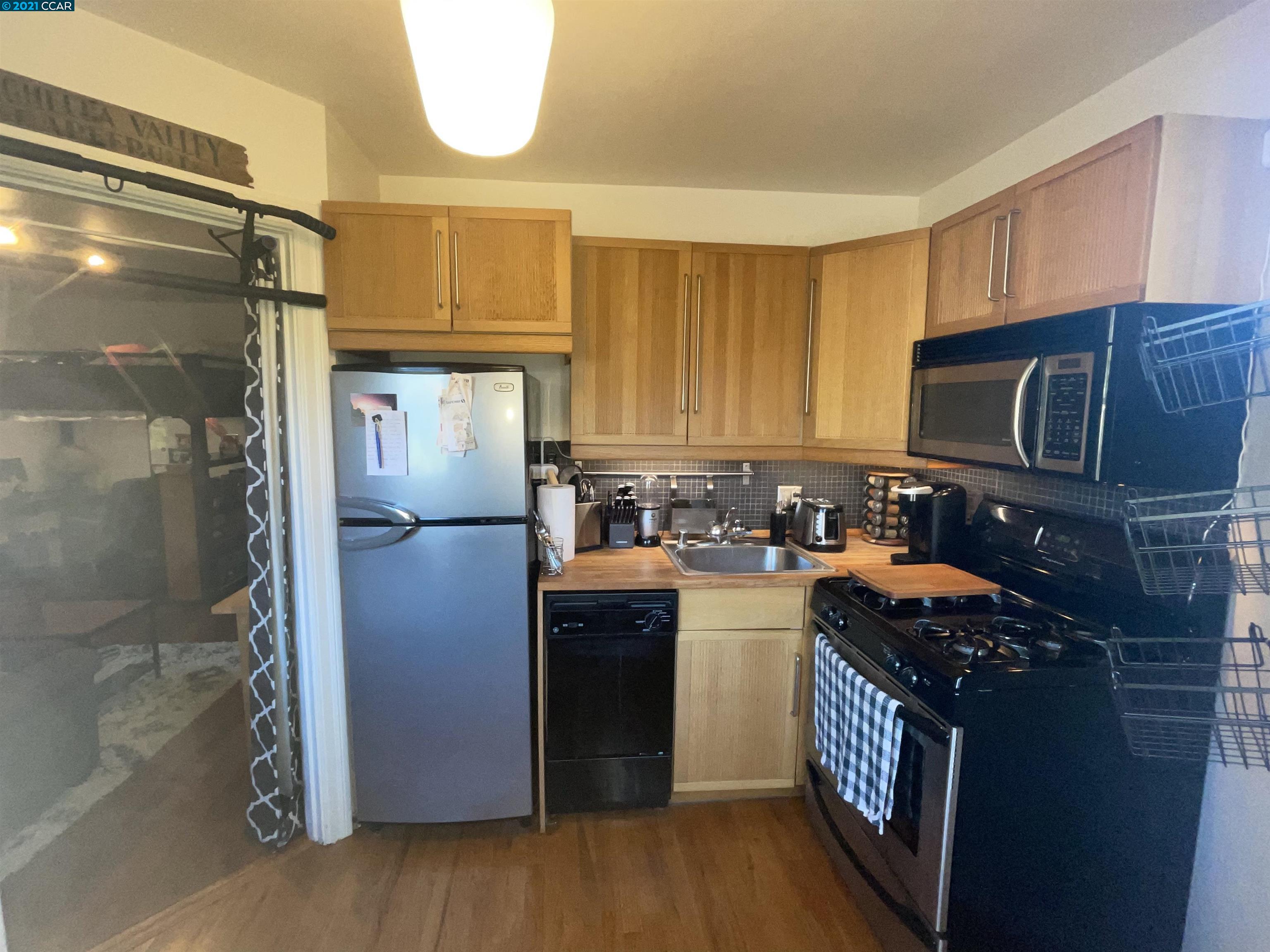 3050 College Ave Unit: 4