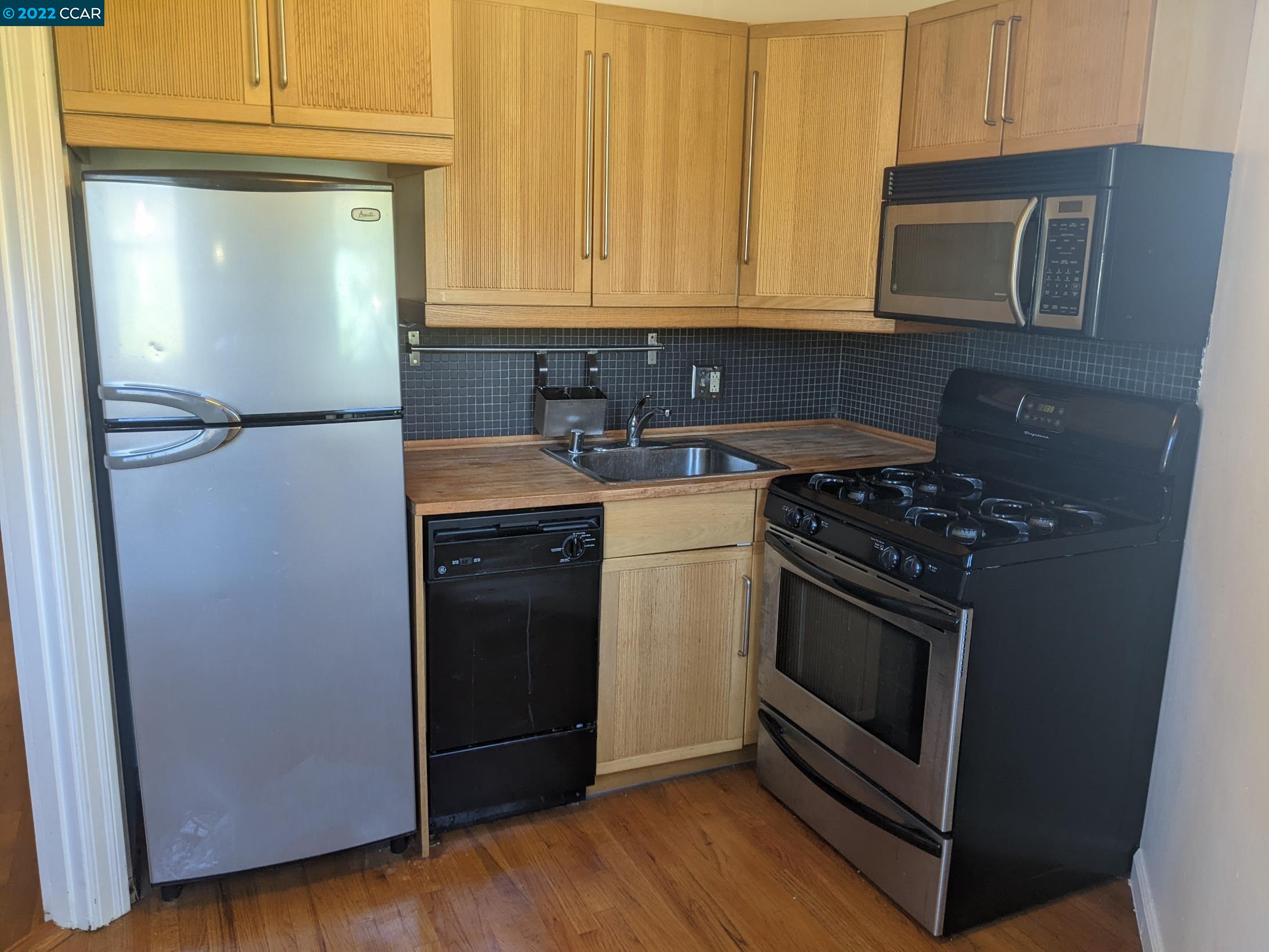 3050 College Ave Unit: 4