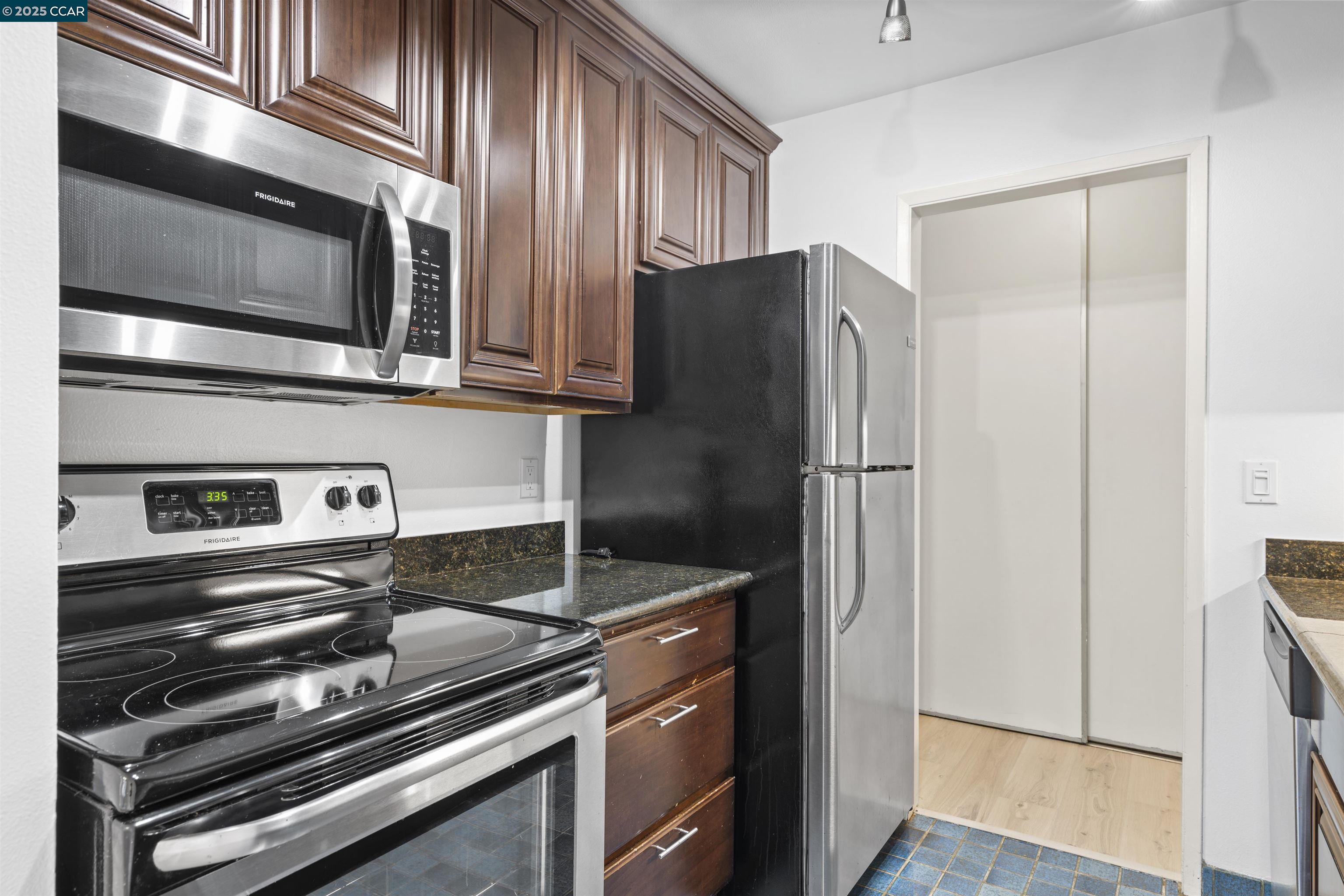 3 Commodore Dr # B361