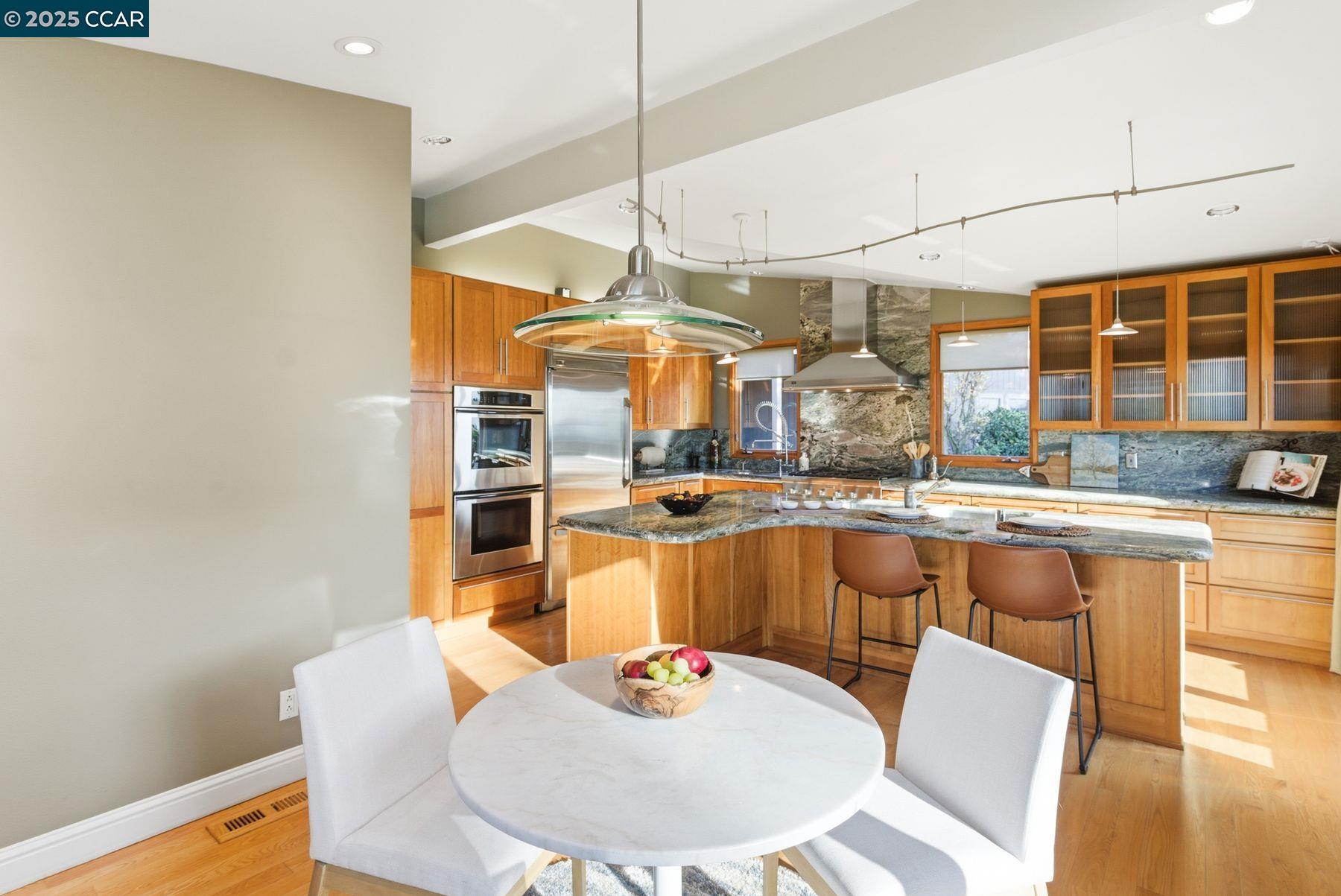 1760 Manzanita Dr