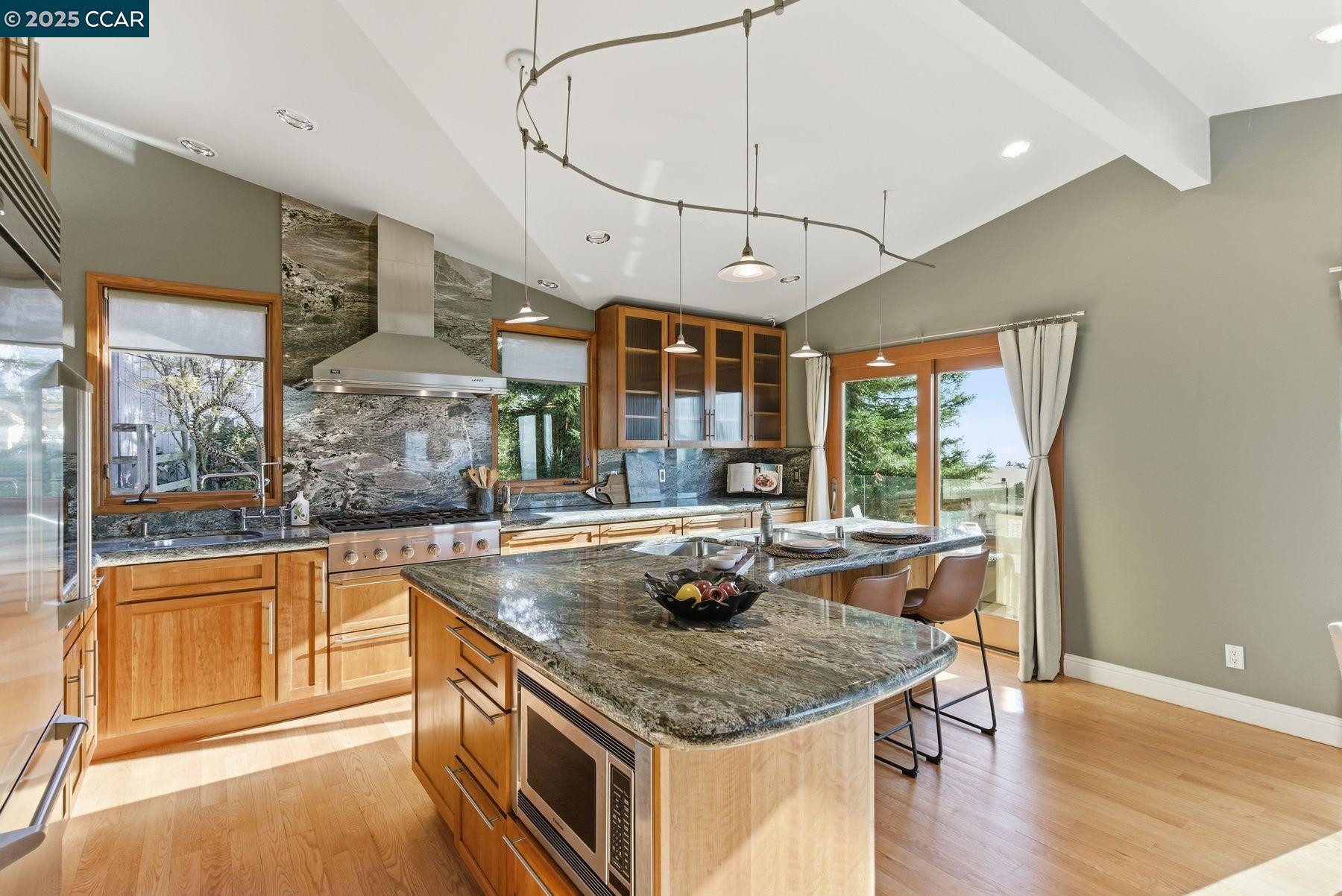 1760 Manzanita Dr