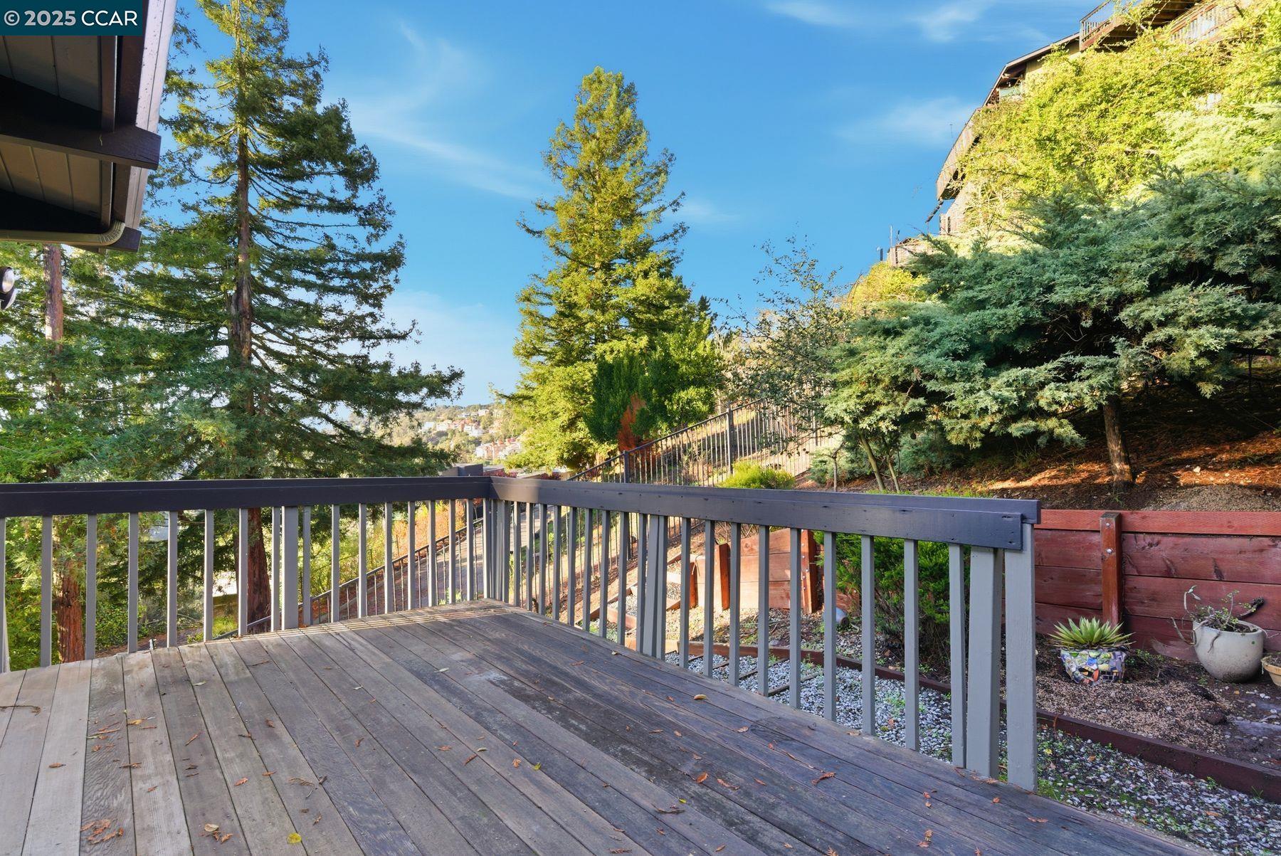 1760 Manzanita Dr
