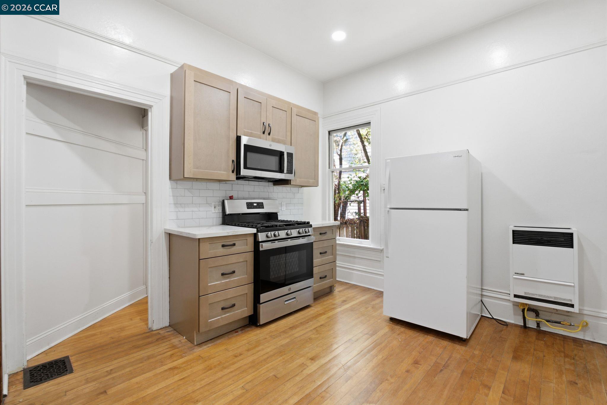 1683 La Loma Ave